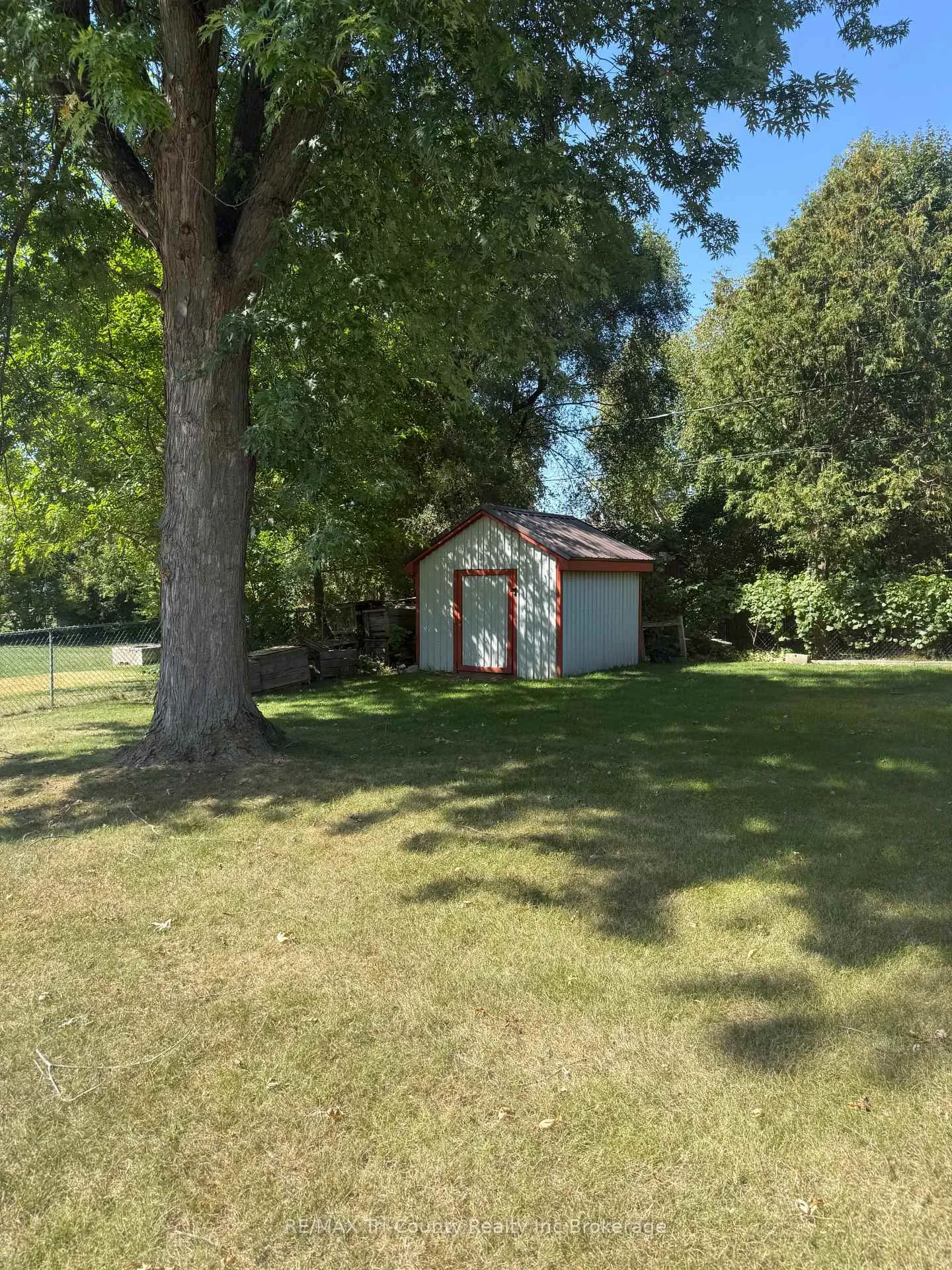 Photo 15 of 20 Fairfield Crescent, Tillsonburg — HOMEH