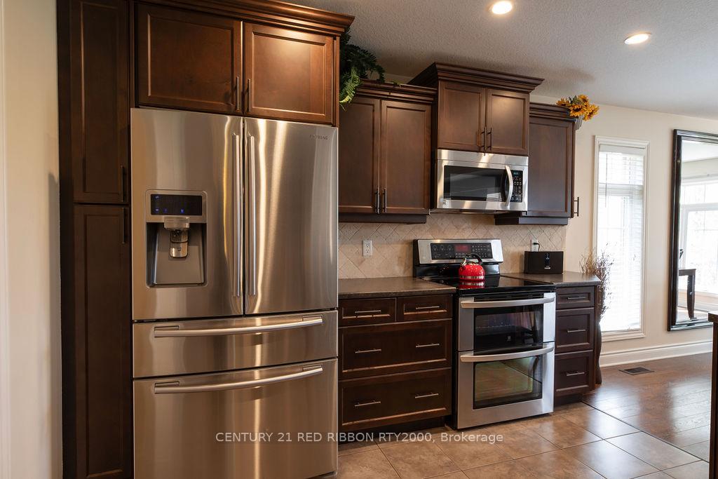 Photo 9 of 396 MacDonald Street, Strathroy-Caradoc, NE — HOMEH