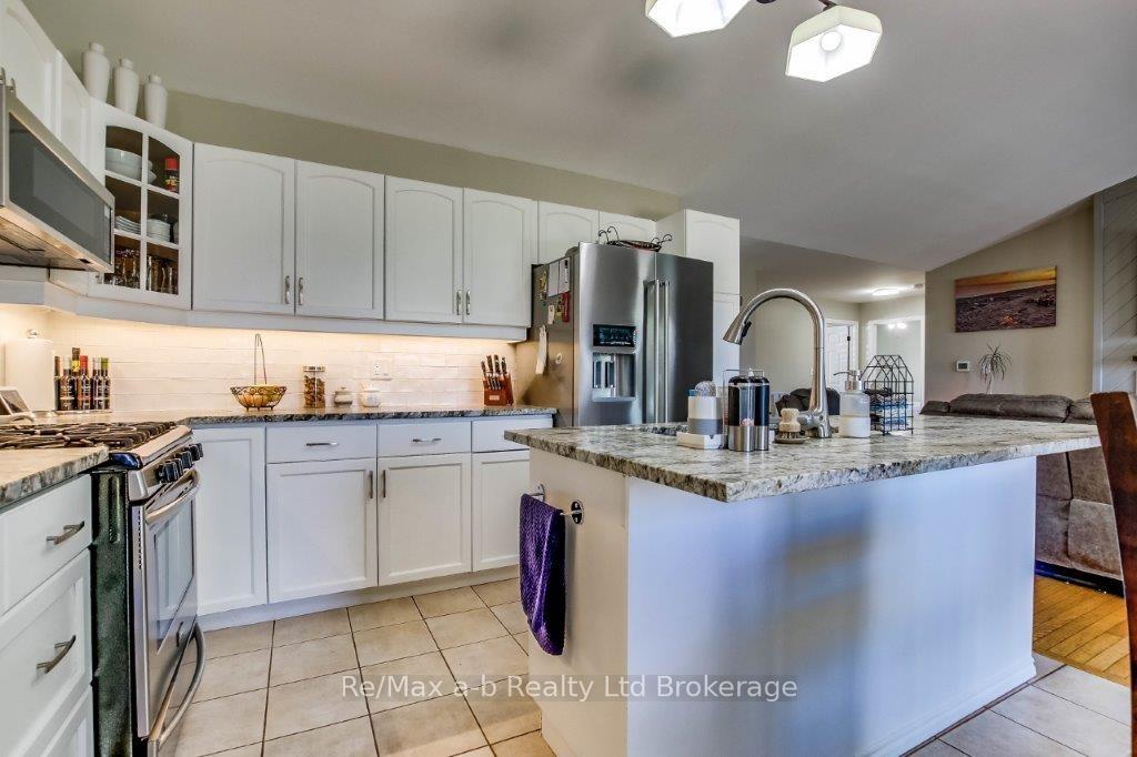 Photo 11 of 27 Amber Drive, Thames Centre, Dorchester — HOMEH