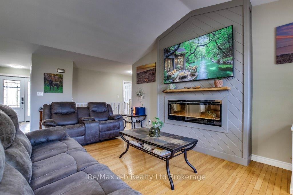 Photo 12 of 27 Amber Drive, Thames Centre, Dorchester — HOMEH