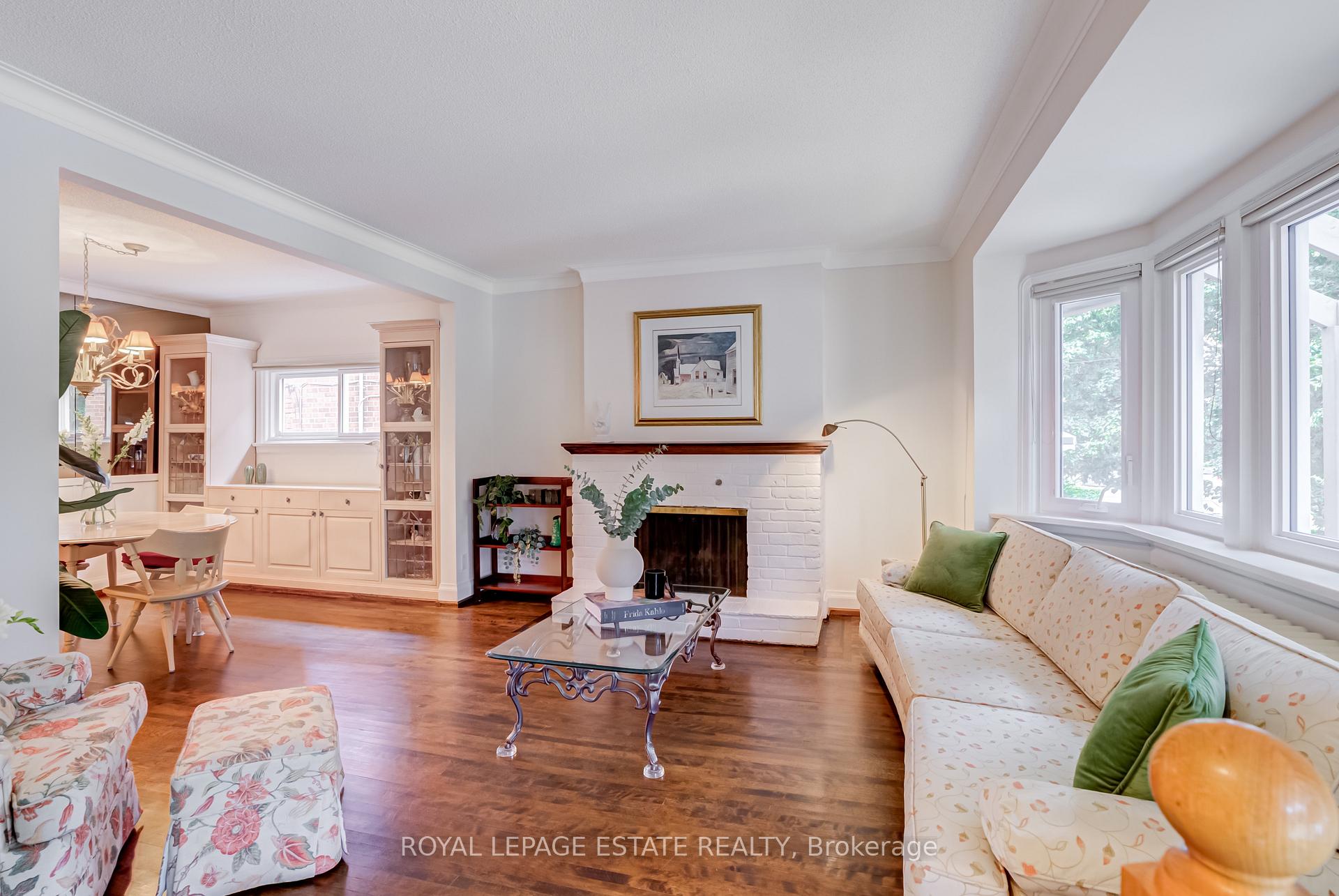 Photo 3 of 11 Lankin Boulevard, Toronto, Danforth Village-East York — HOMEH