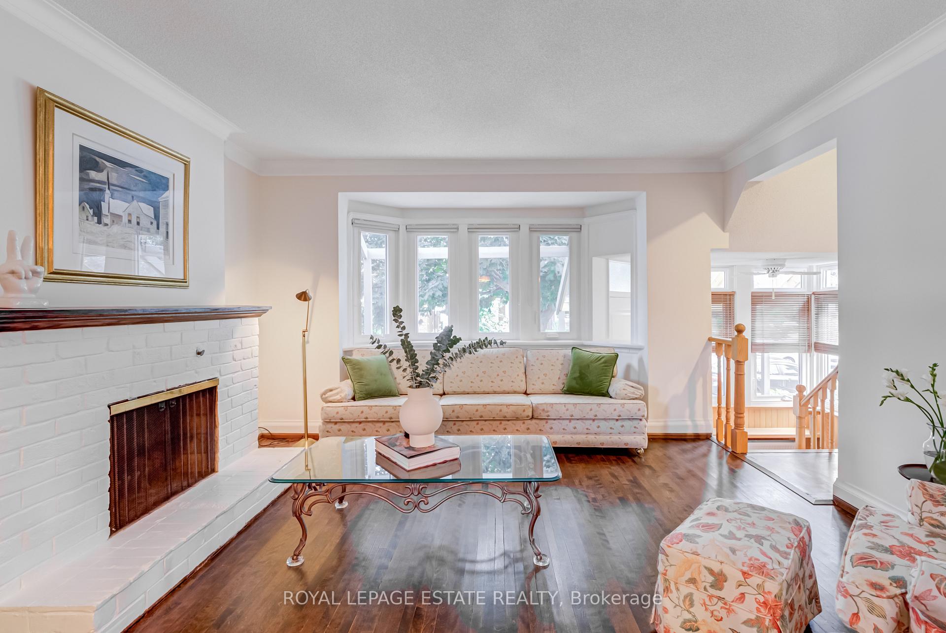 Photo 4 of 11 Lankin Boulevard, Toronto, Danforth Village-East York — HOMEH