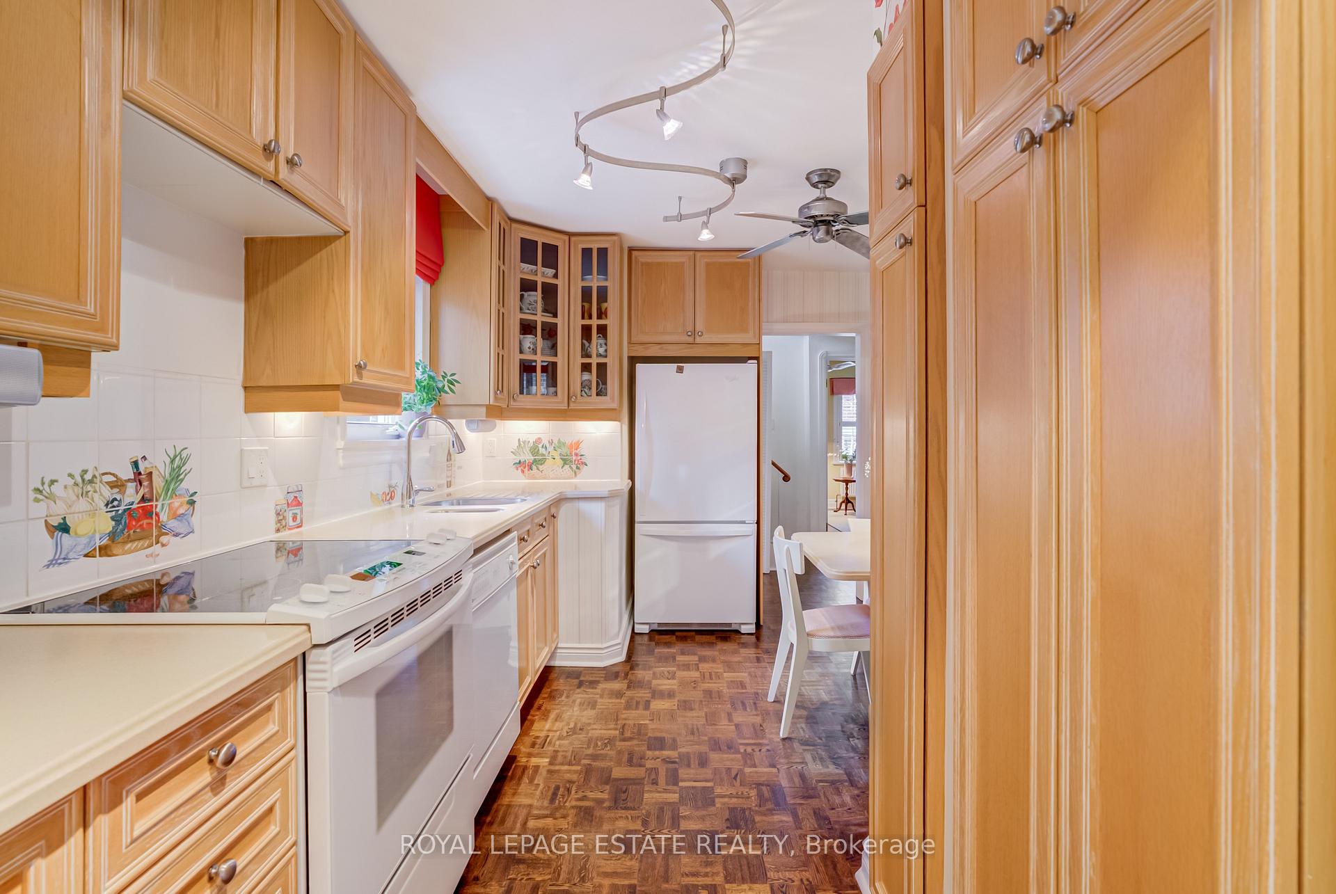 Photo 6 of 11 Lankin Boulevard, Toronto, Danforth Village-East York — HOMEH