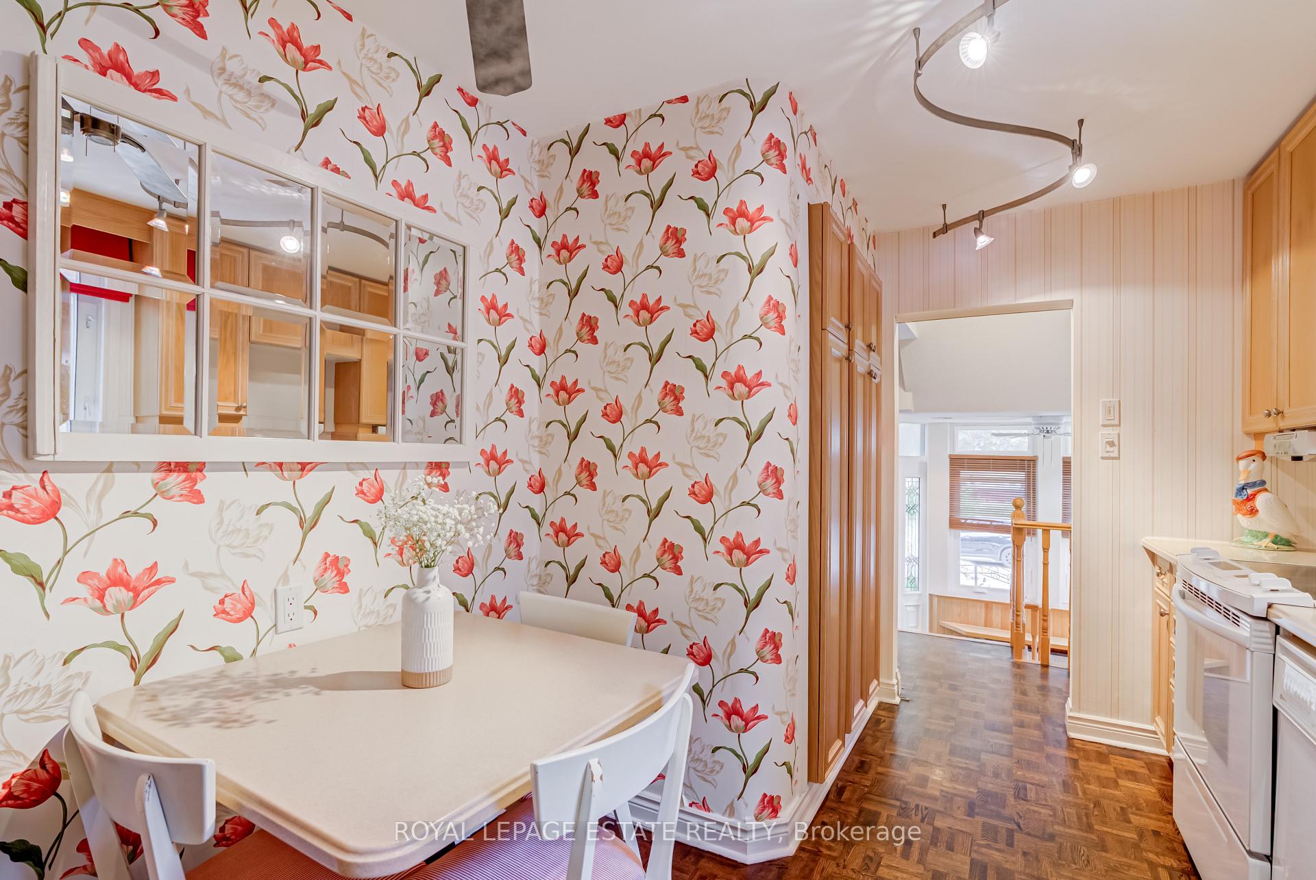 Photo 8 of 11 Lankin Boulevard, Toronto, Danforth Village-East York — HOMEH