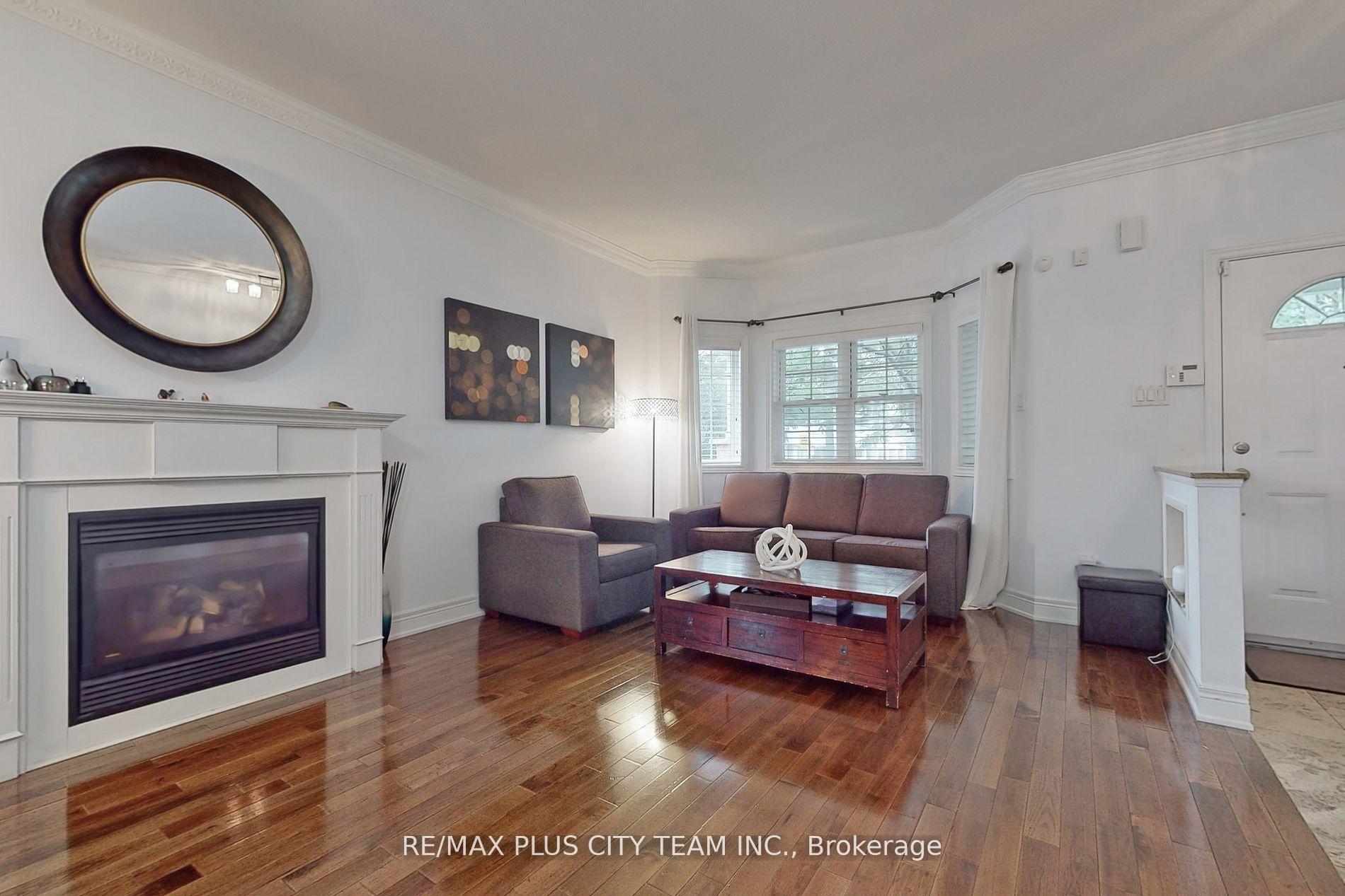 Photo 3 of 112 Sarah Ashbridge Avenue, Toronto, The Beaches — HOMEH