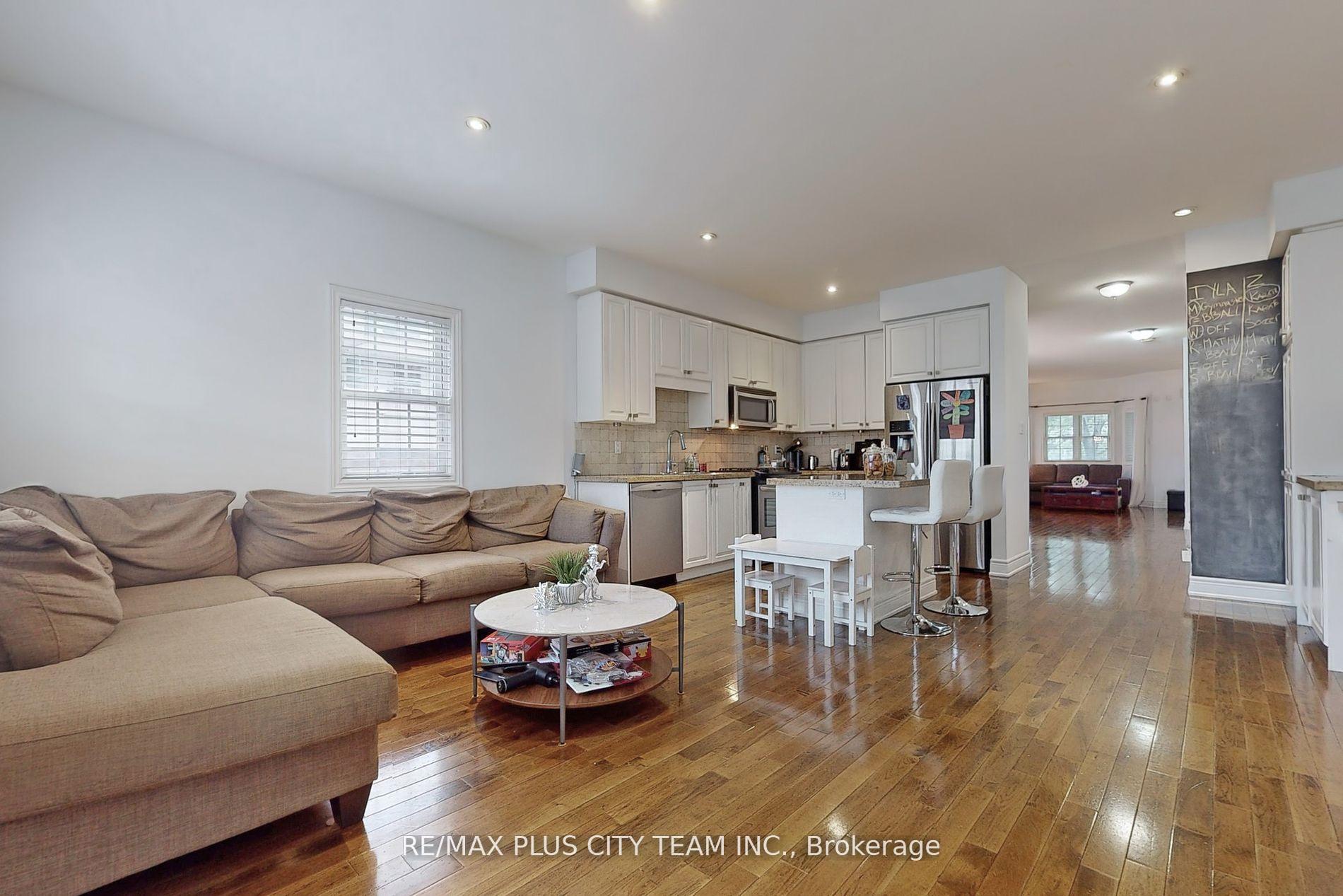Photo 7 of 112 Sarah Ashbridge Avenue, Toronto, The Beaches — HOMEH