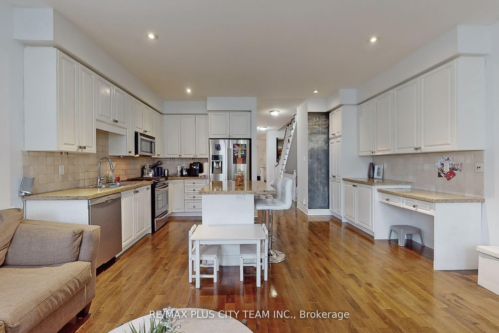 Photo 8 of 112 Sarah Ashbridge Avenue, Toronto, The Beaches — HOMEH