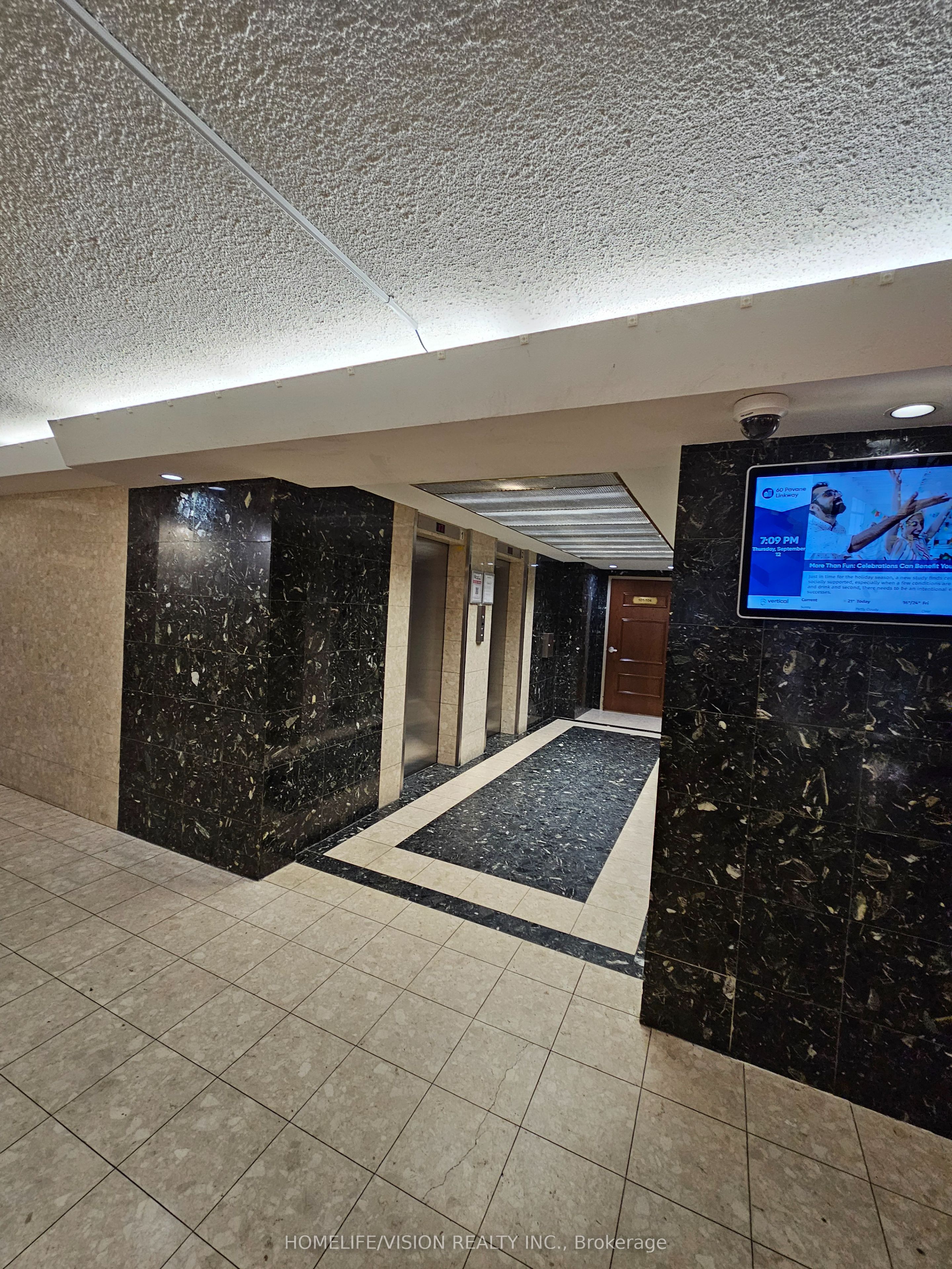 Photo 37 of Unit R1-1, 60 Pavane Linkway, Toronto, Flemingdon Park — HOMEH