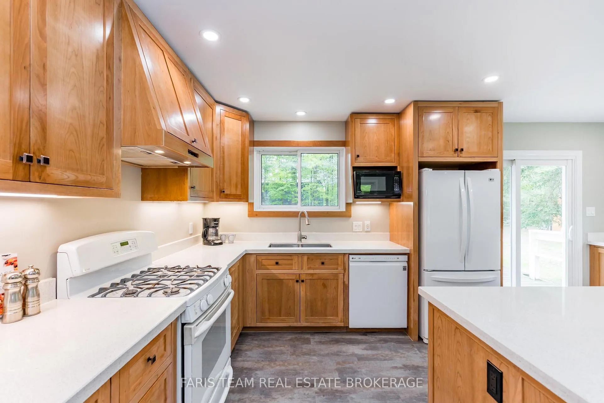 Photo 12 of 1941 Vespra Valley Road, Springwater, Rural Springwater — HOMEH