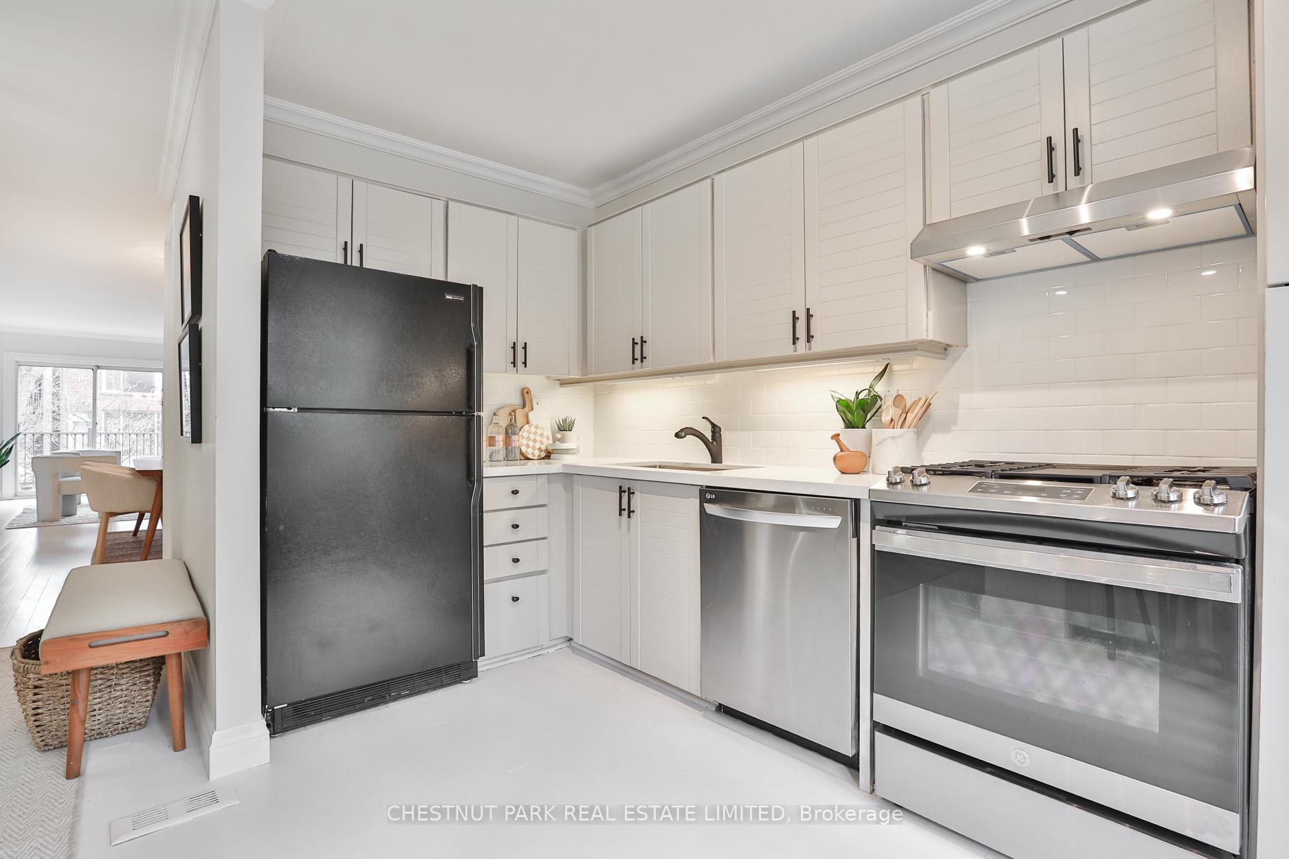 Photo 4 of 71 Alcorn Avenue, Toronto, Yonge-St. Clair — HOMEH