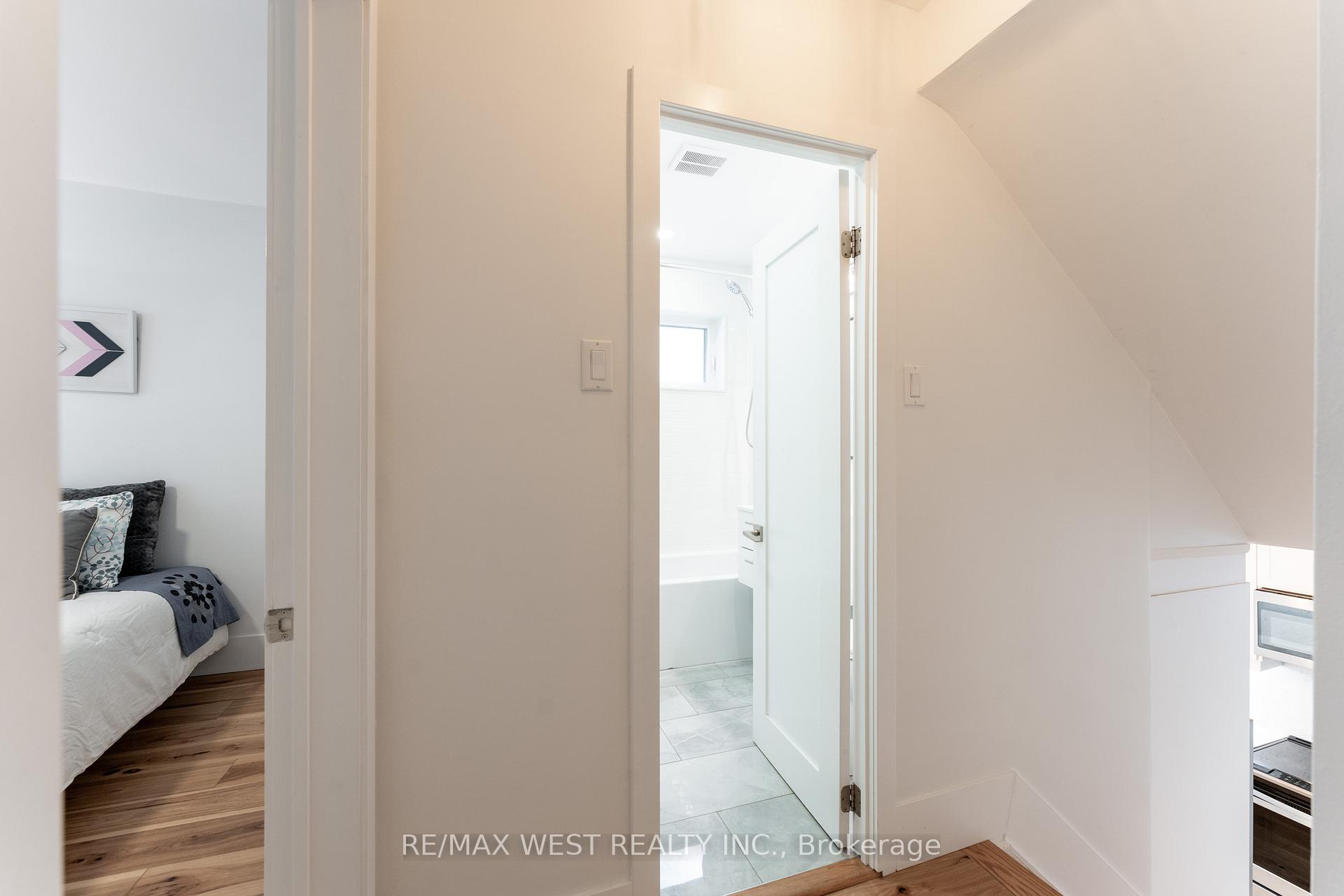 Photo 18 of 1024 Davenport Road, Toronto, Wychwood — HOMEH
