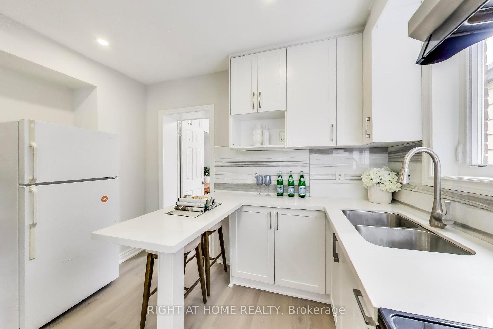Photo 26 of 17 Weymouth Avenue, Toronto, Crescent Town — HOMEH