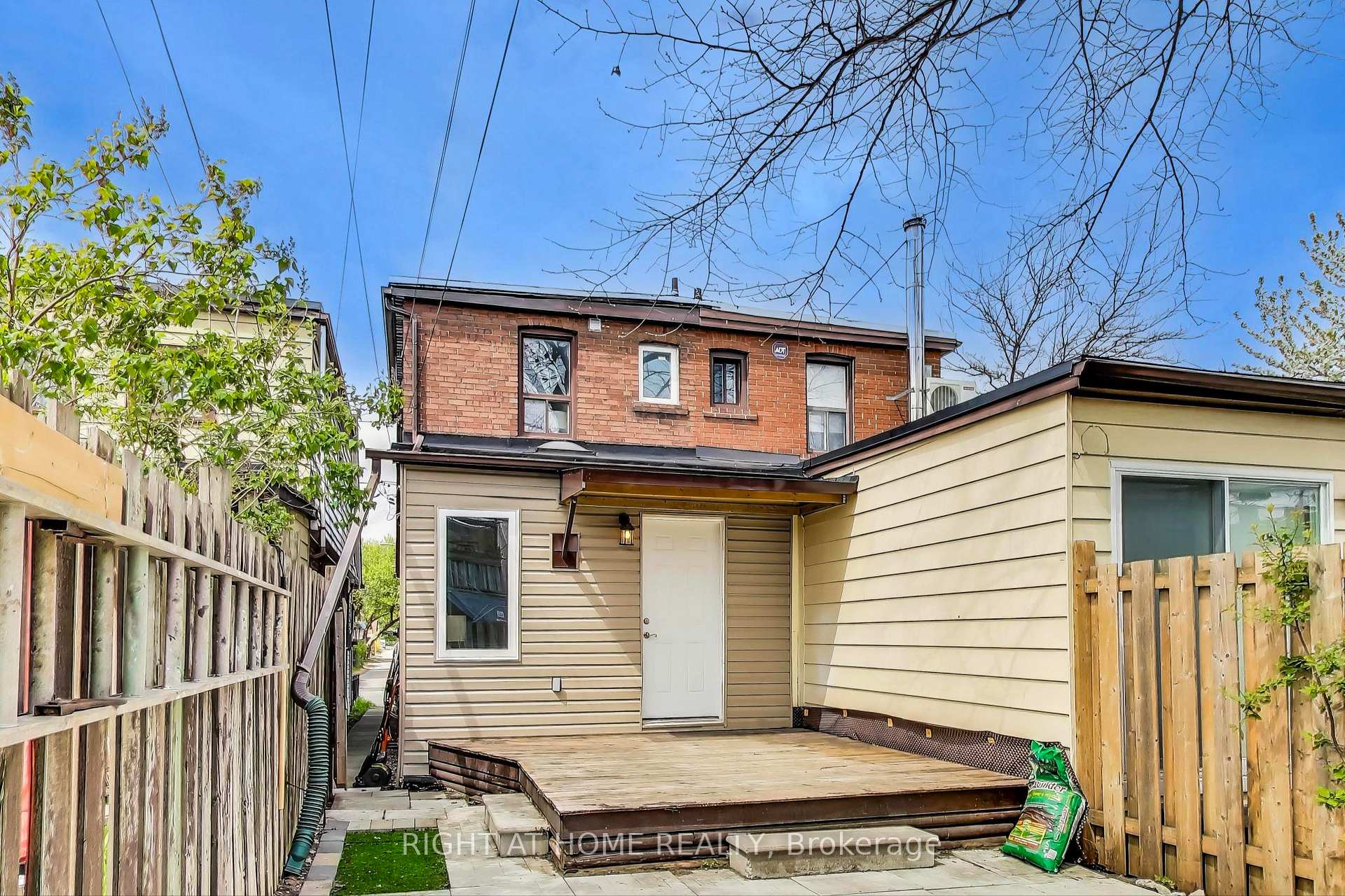 Photo 21 of 17 Weymouth Avenue, Toronto, Crescent Town — HOMEH