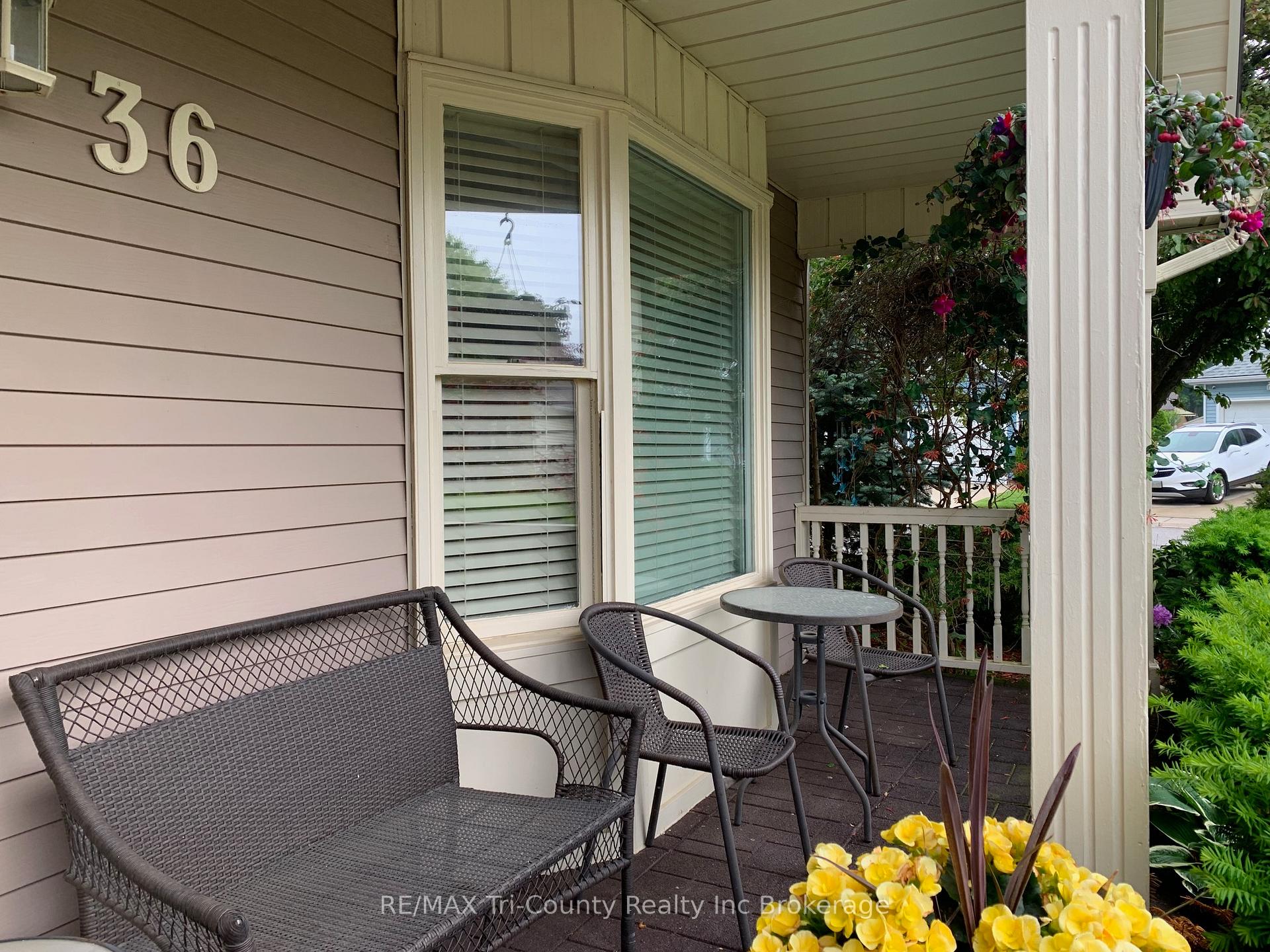 Photo 2 of 36 Sinclair Drive, Tillsonburg — HOMEH