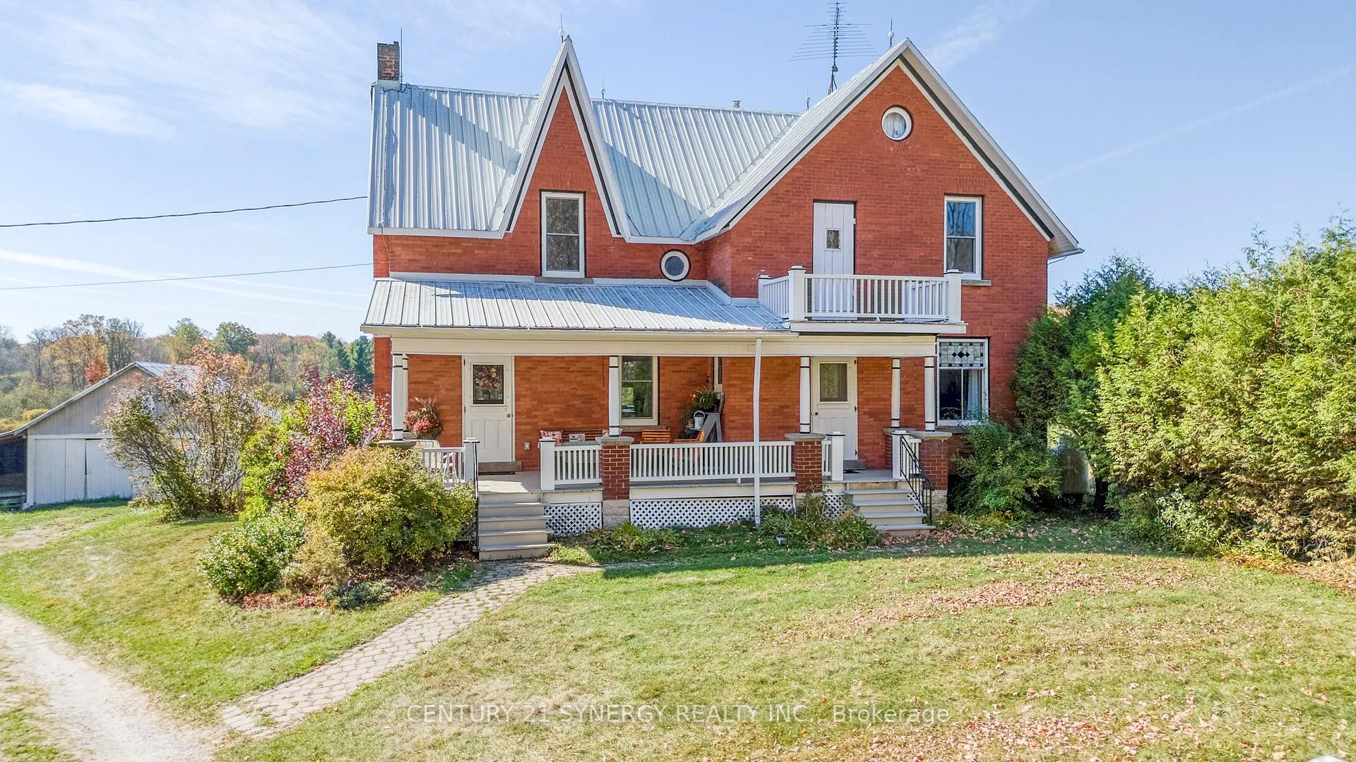 Front of 713 Rutherford Side Road