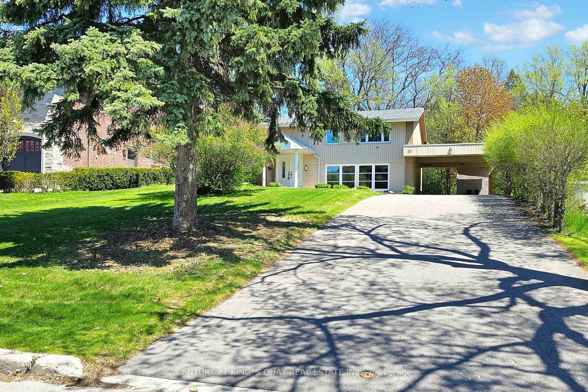 Front of 21 Rialto Drive
