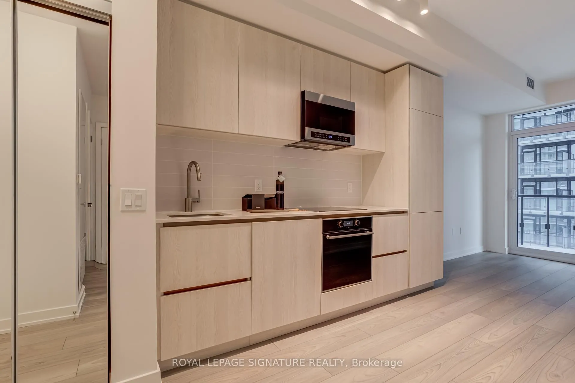 Photo 1 of Unit 1606S, 110 Broadway Avenue, Toronto, Mount Pleasant West — HOMEH