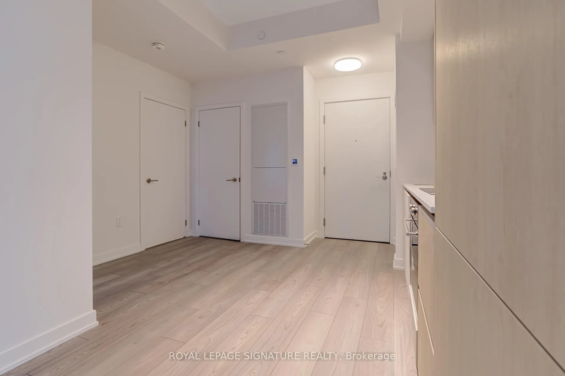 Photo 3 of Unit 1606S, 110 Broadway Avenue, Toronto, Mount Pleasant West — HOMEH