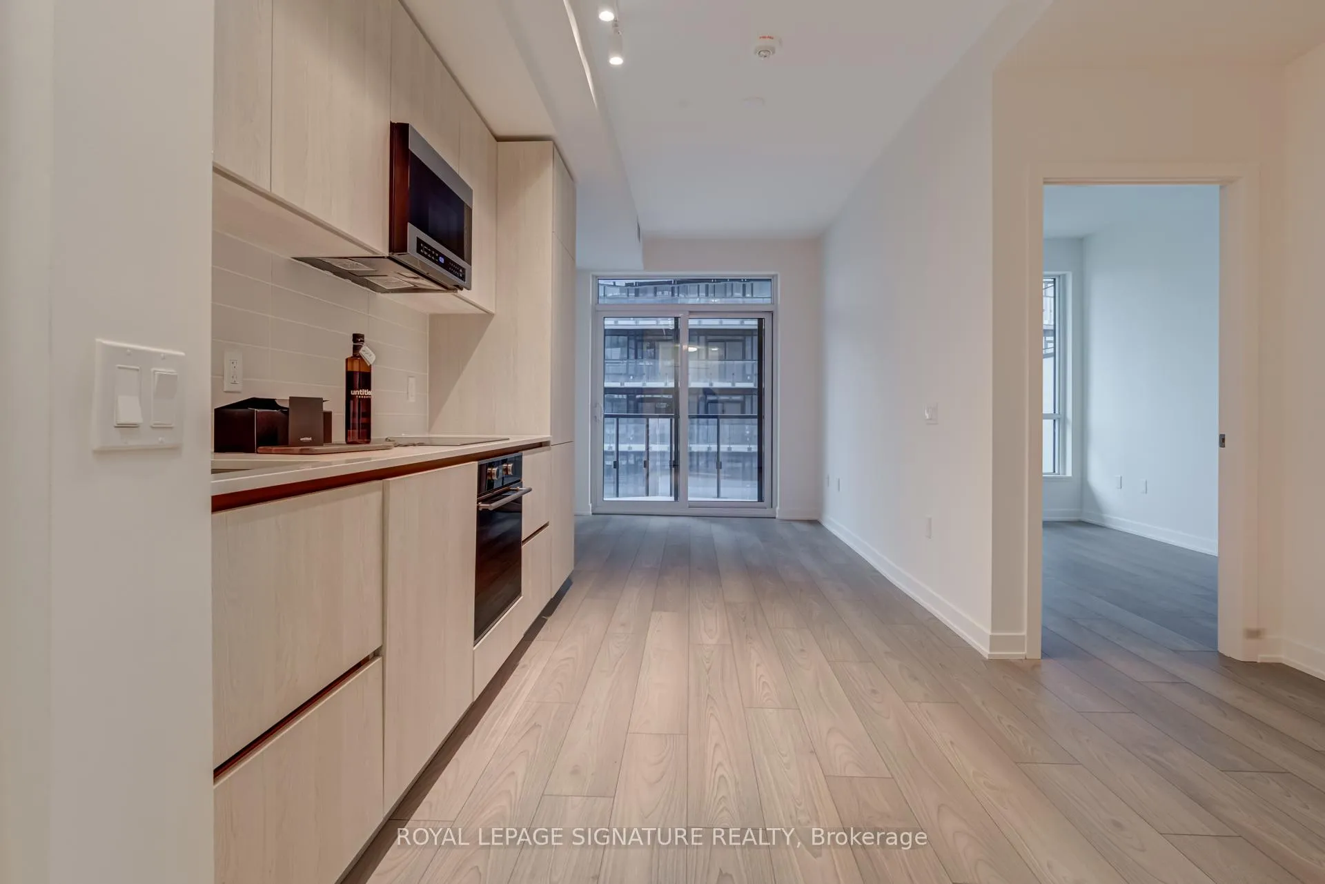 Photo 4 of Unit 1606S, 110 Broadway Avenue, Toronto, Mount Pleasant West — HOMEH