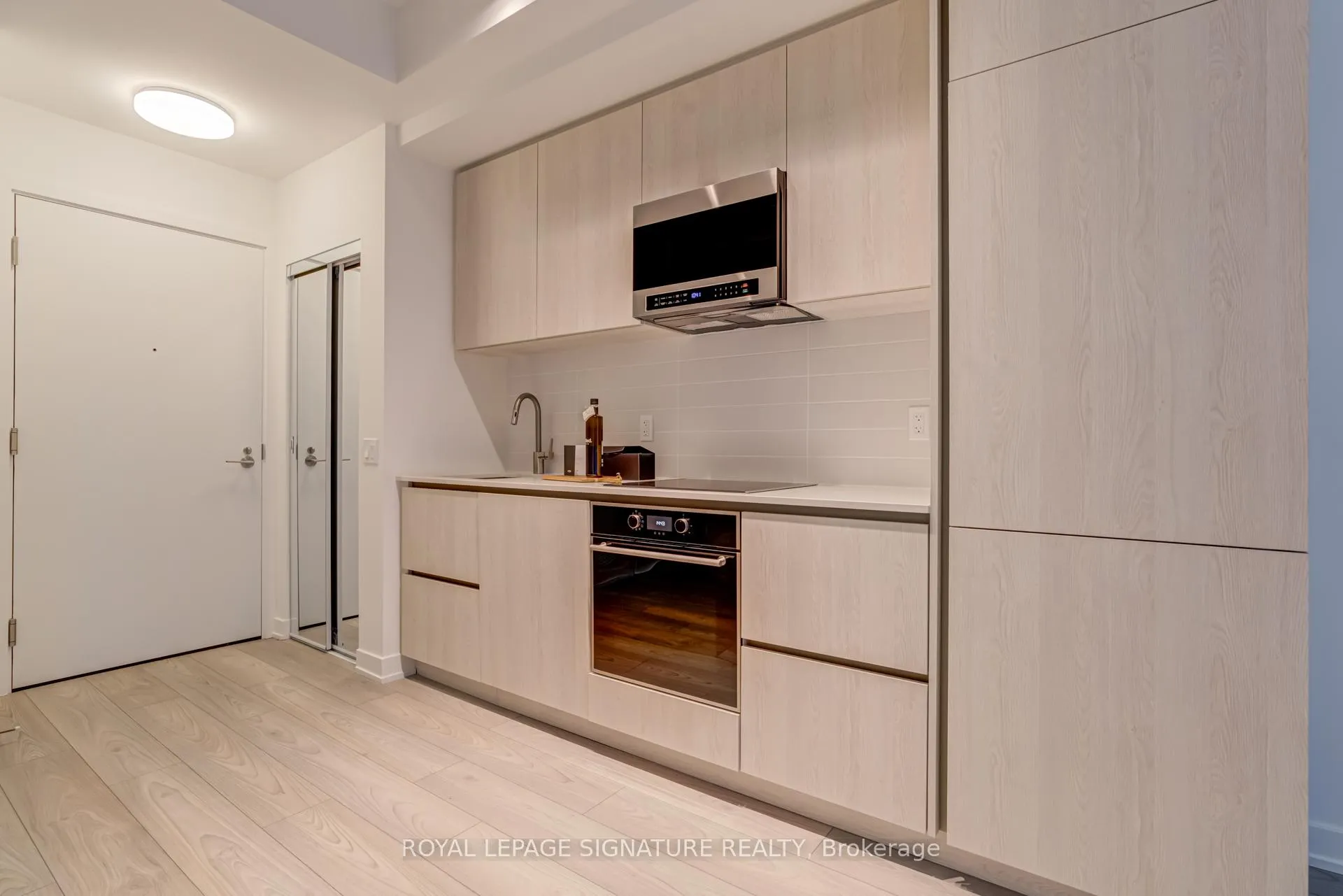 Photo 5 of Unit 1606S, 110 Broadway Avenue, Toronto, Mount Pleasant West — HOMEH