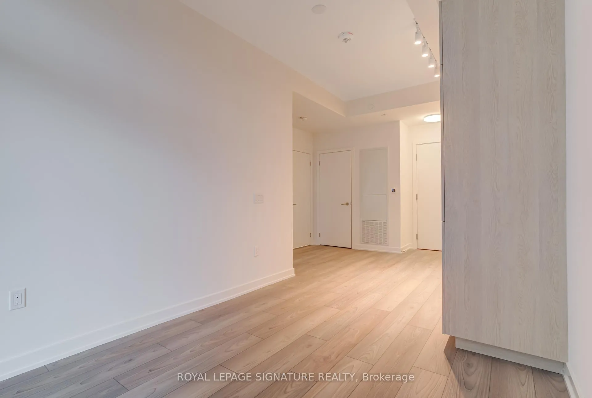 Photo 8 of Unit 1606S, 110 Broadway Avenue, Toronto, Mount Pleasant West — HOMEH
