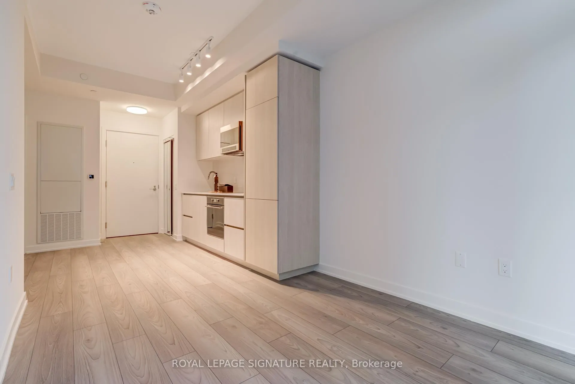 Photo 9 of Unit 1606S, 110 Broadway Avenue, Toronto, Mount Pleasant West — HOMEH