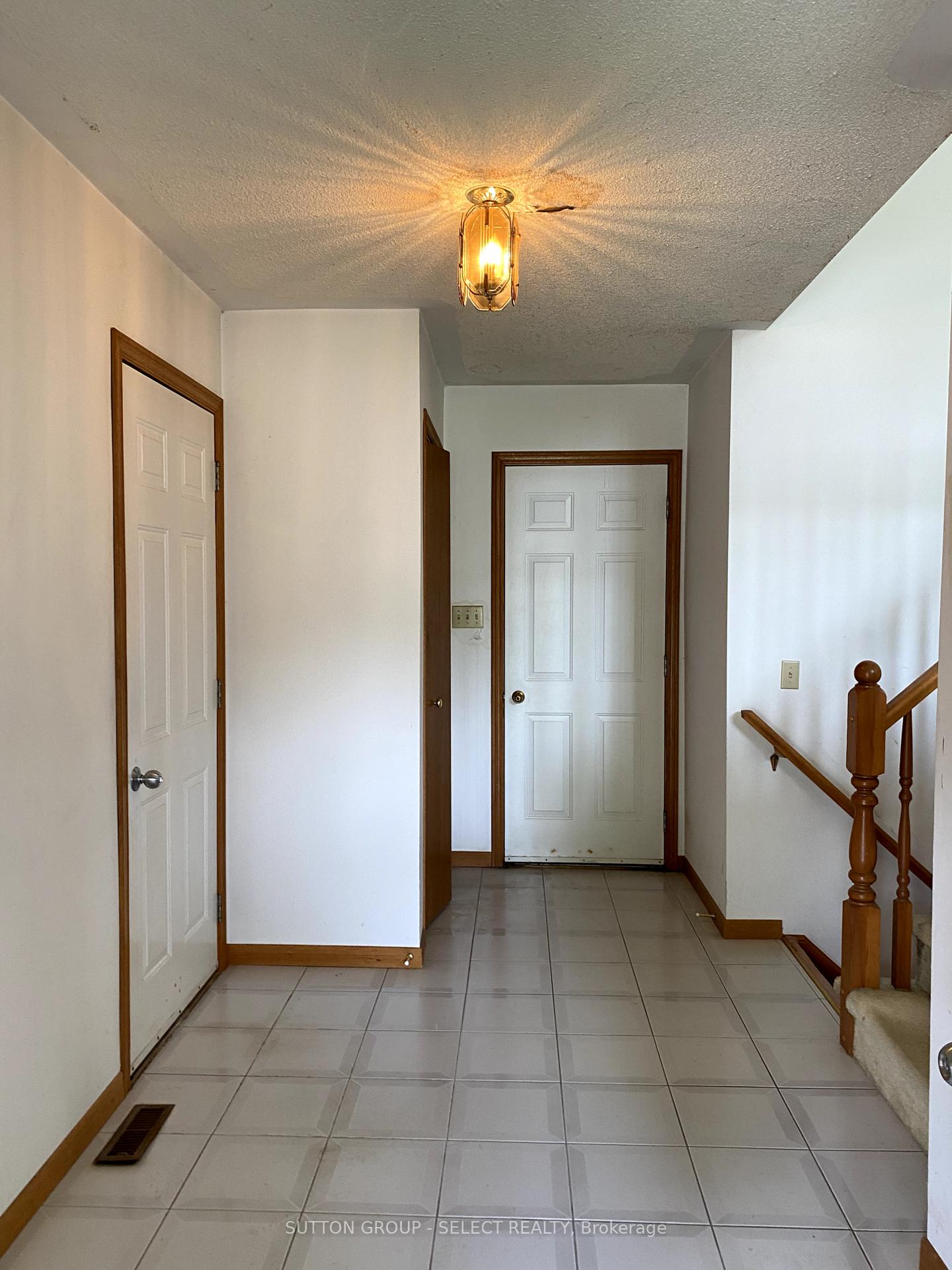Photo 2 of 8579 Glendon Drive, Strathroy-Caradoc, Mount Brydges — HOMEH