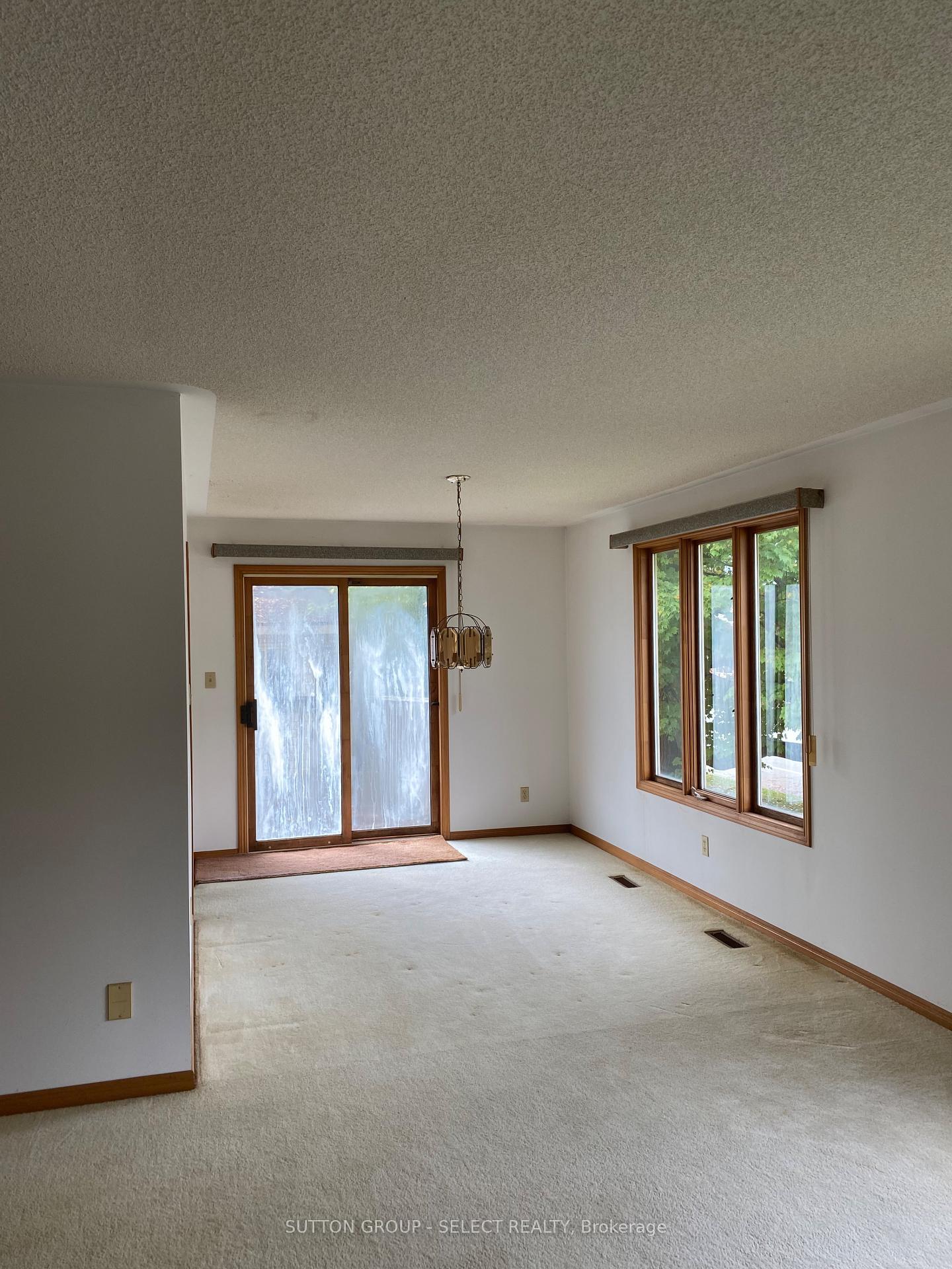 Photo 4 of 8579 Glendon Drive, Strathroy-Caradoc, Mount Brydges — HOMEH