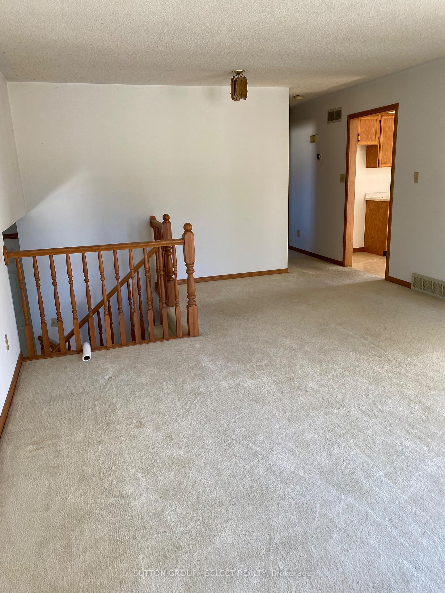 Photo 5 of 8579 Glendon Drive, Strathroy-Caradoc, Mount Brydges — HOMEH