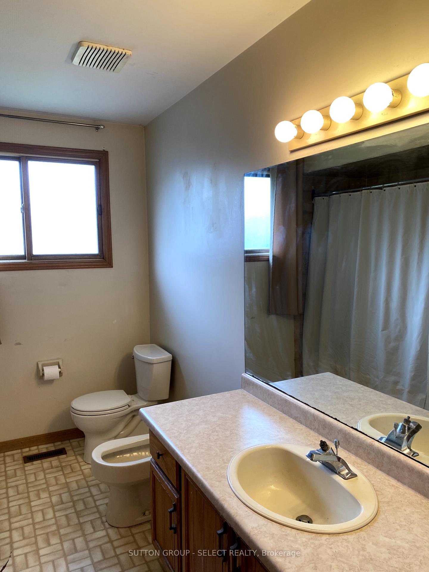 Photo 11 of 8579 Glendon Drive, Strathroy-Caradoc, Mount Brydges — HOMEH