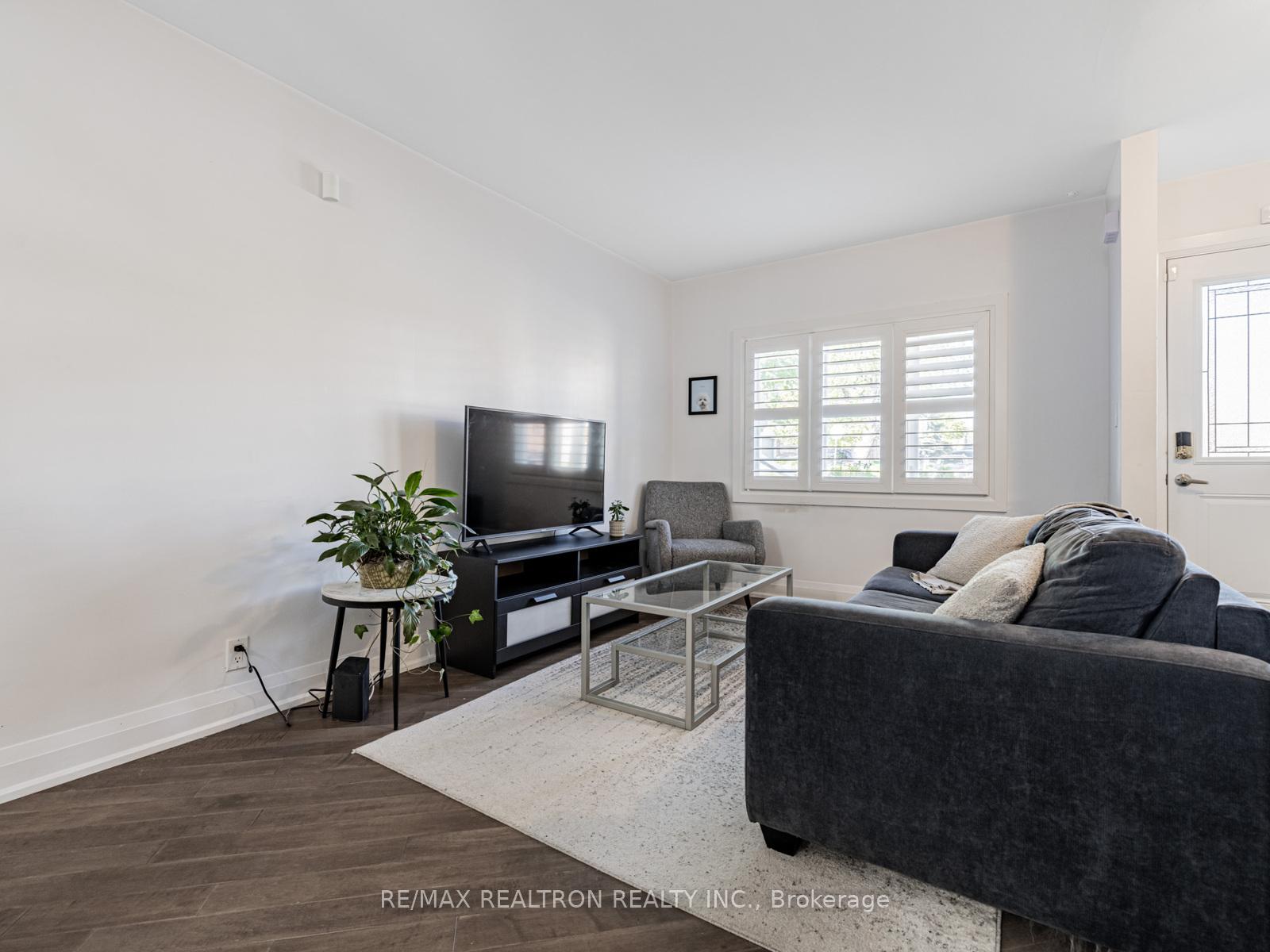 Photo 10 of 640 Winona Drive, Toronto, Oakwood Village — HOMEH