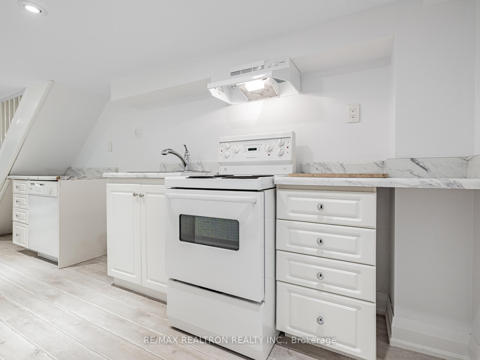 Photo 21 of 640 Winona Drive, Toronto, Oakwood Village — HOMEH