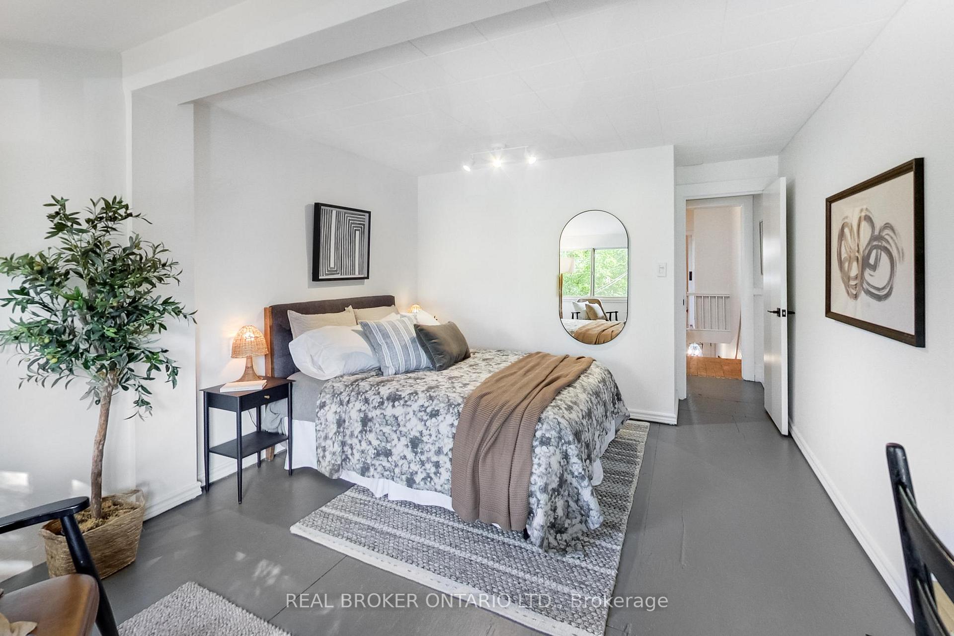 Photo 4 of 5 Queen Victoria Street, Toronto, Blake-Jones — HOMEH