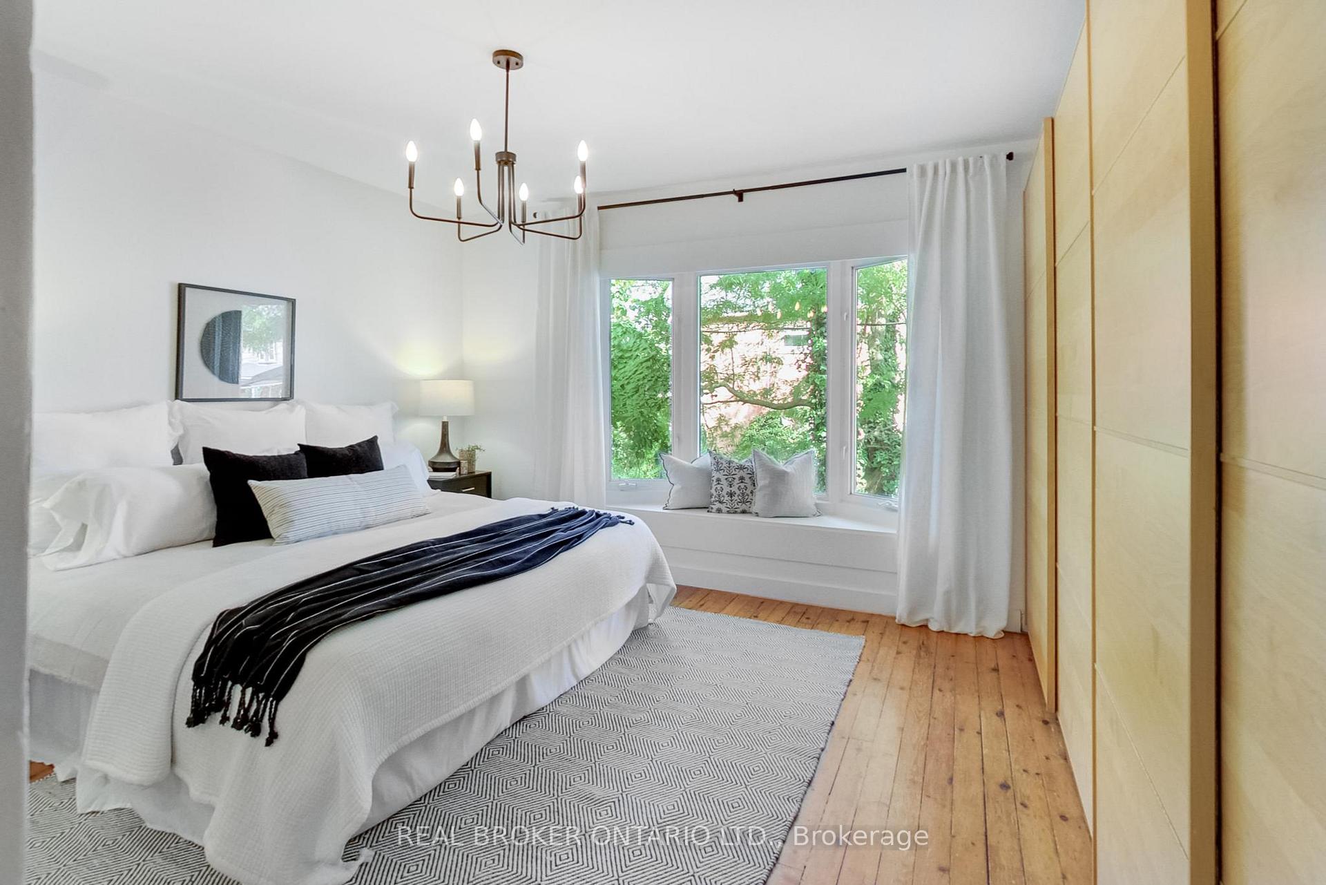 Photo 7 of 5 Queen Victoria Street, Toronto, Blake-Jones — HOMEH
