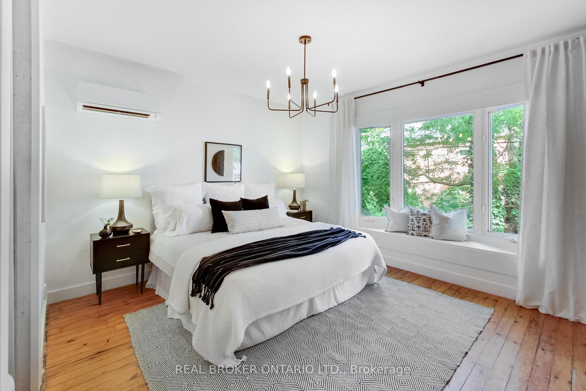 Photo 8 of 5 Queen Victoria Street, Toronto, Blake-Jones — HOMEH