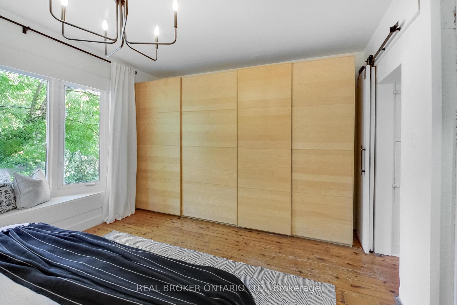 Photo 9 of 5 Queen Victoria Street, Toronto, Blake-Jones — HOMEH