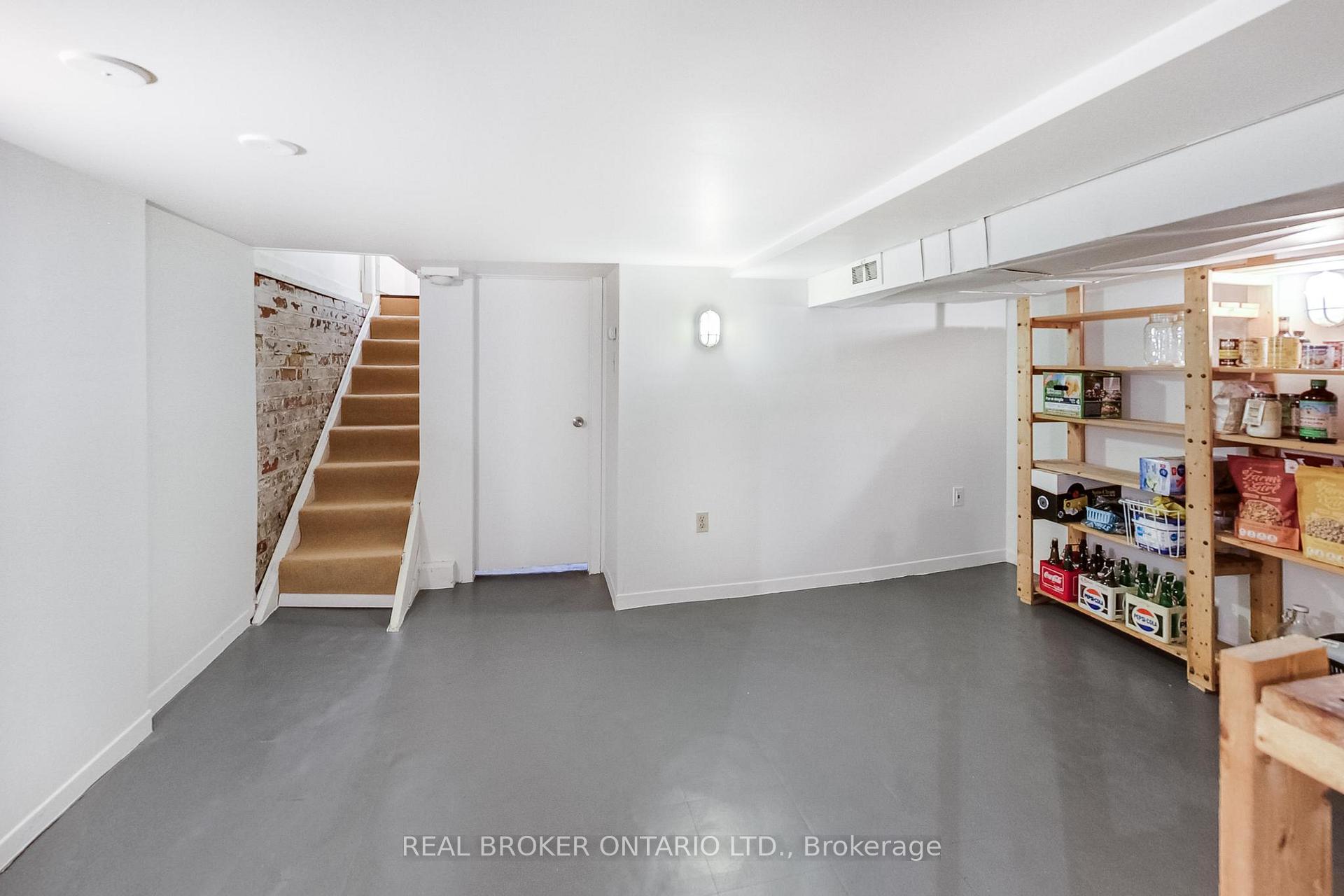 Photo 12 of 5 Queen Victoria Street, Toronto, Blake-Jones — HOMEH