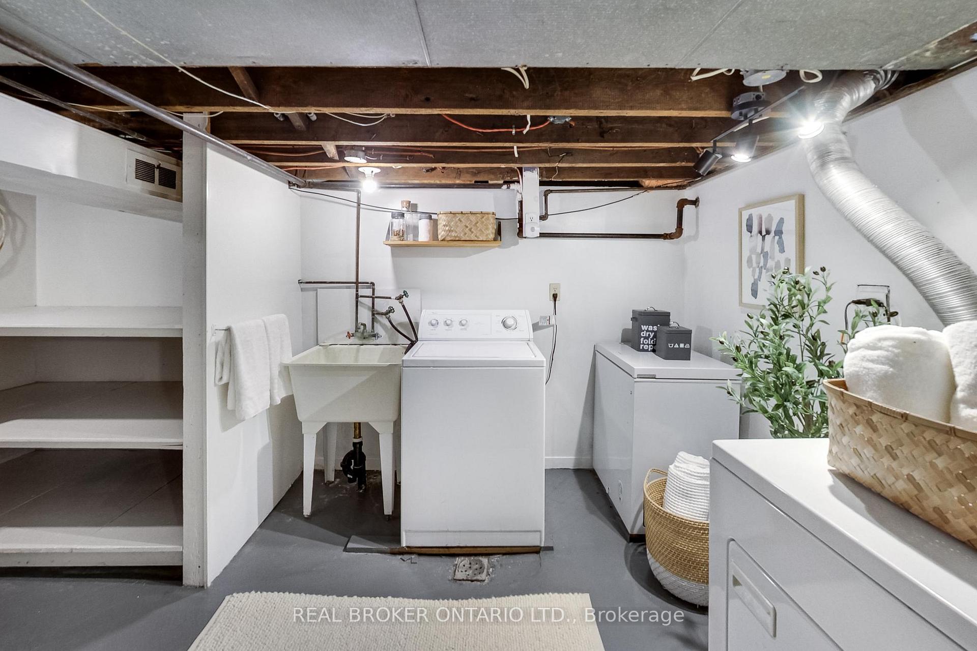 Photo 15 of 5 Queen Victoria Street, Toronto, Blake-Jones — HOMEH