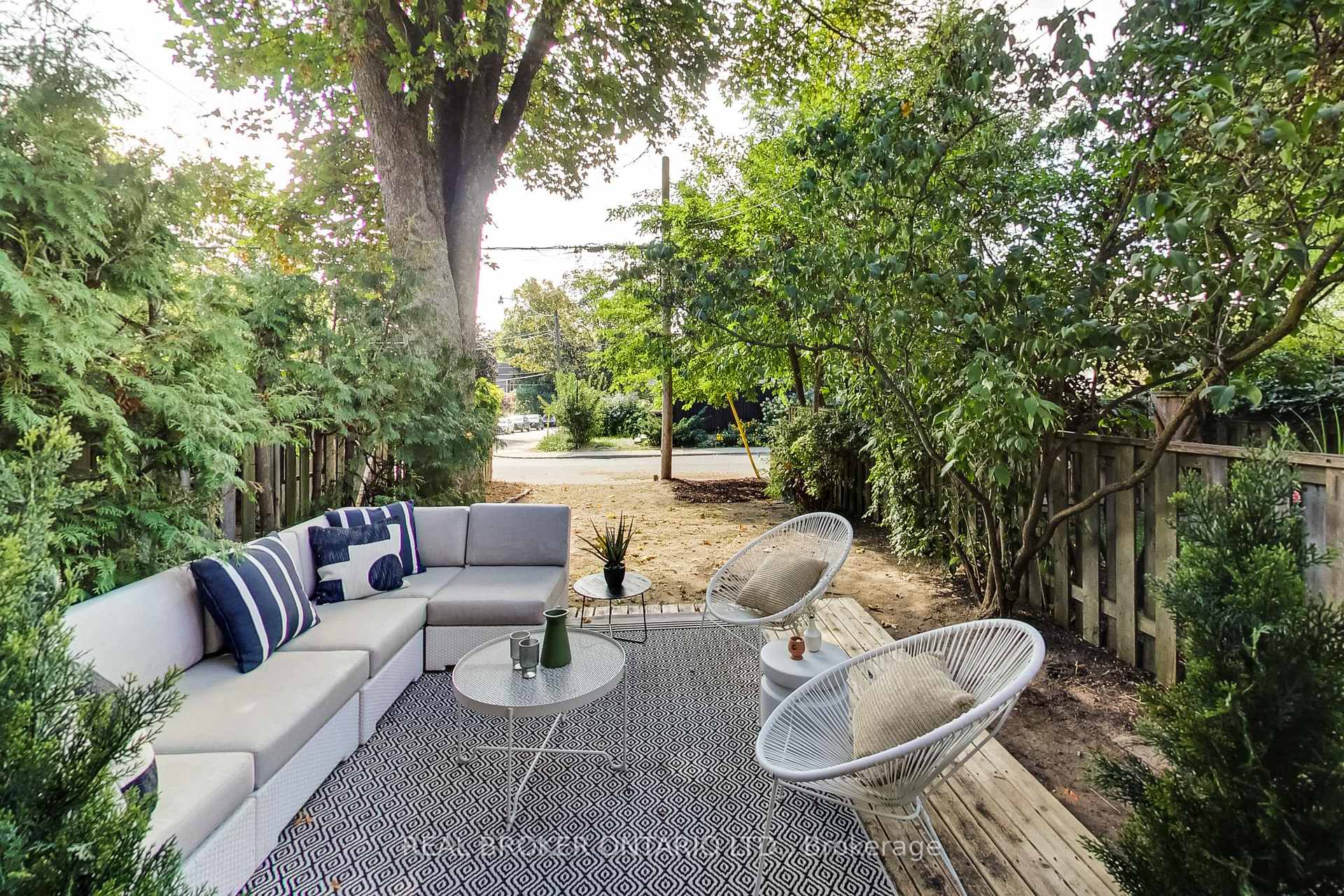 Photo 17 of 5 Queen Victoria Street, Toronto, Blake-Jones — HOMEH
