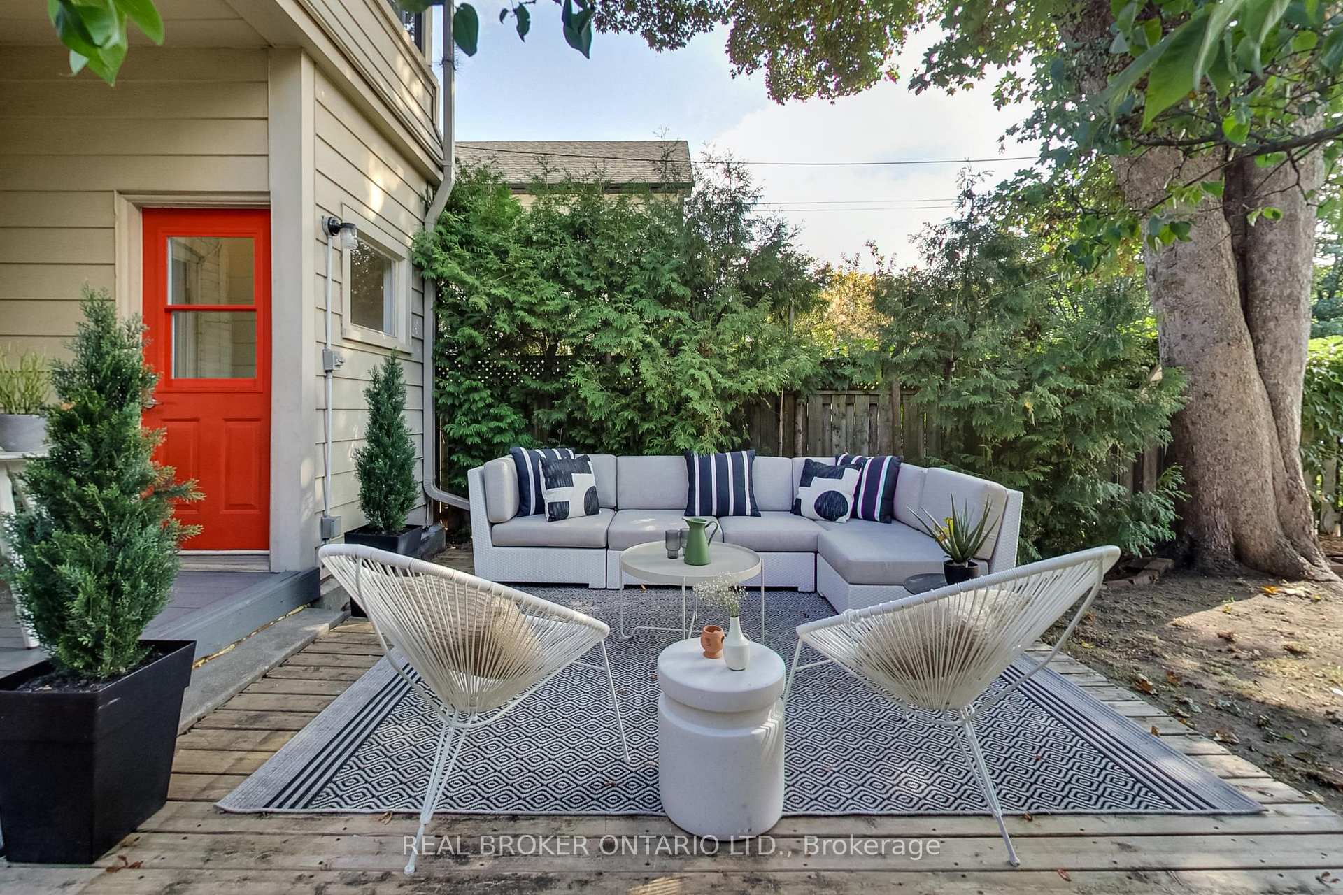 Photo 18 of 5 Queen Victoria Street, Toronto, Blake-Jones — HOMEH