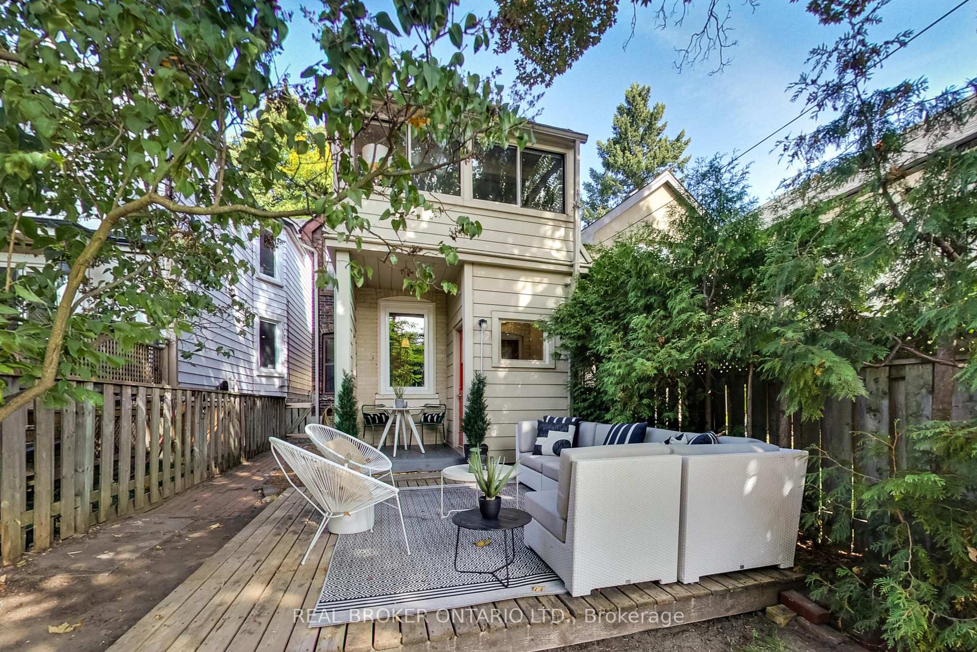Photo 20 of 5 Queen Victoria Street, Toronto, Blake-Jones — HOMEH