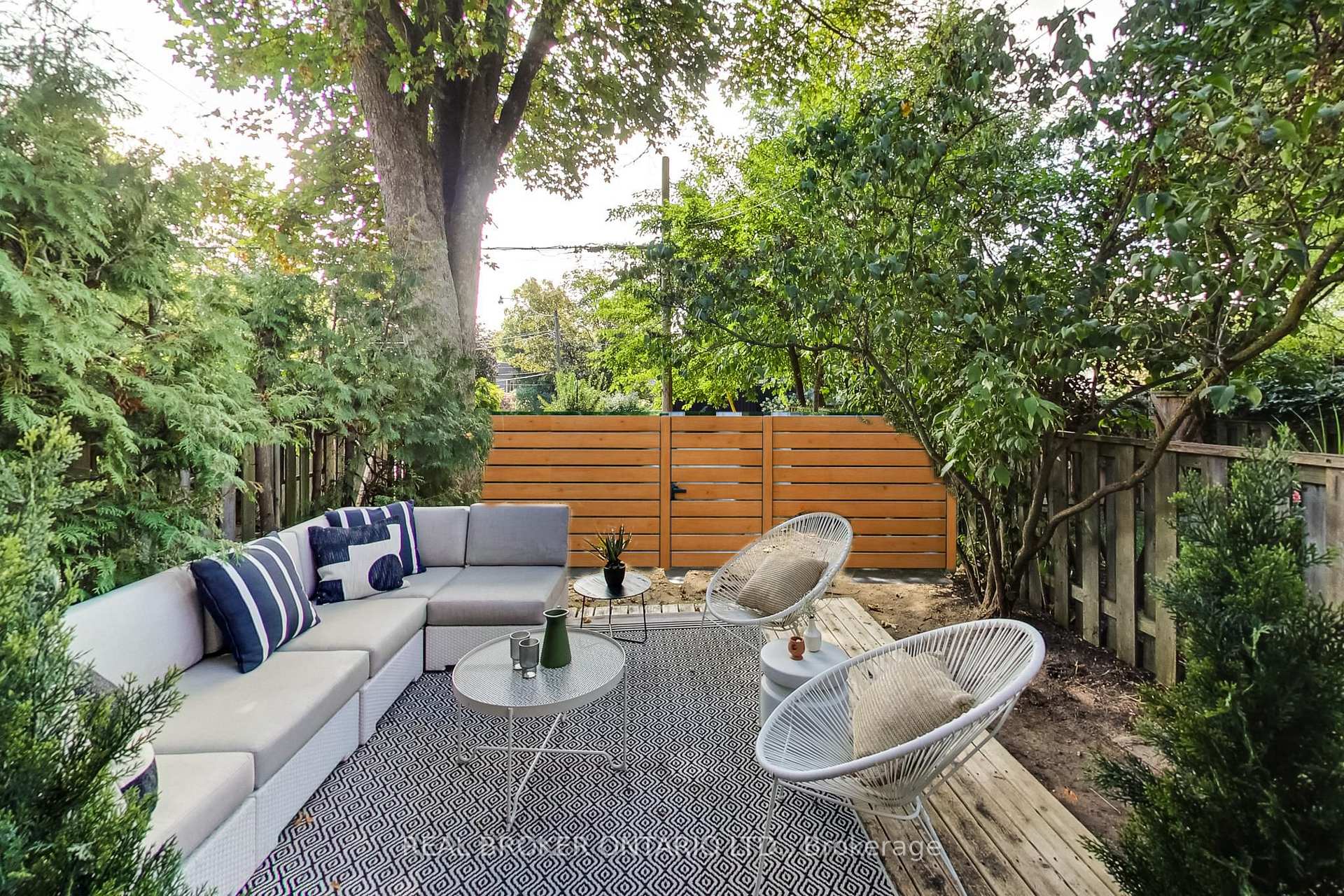 Photo 24 of 5 Queen Victoria Street, Toronto, Blake-Jones — HOMEH