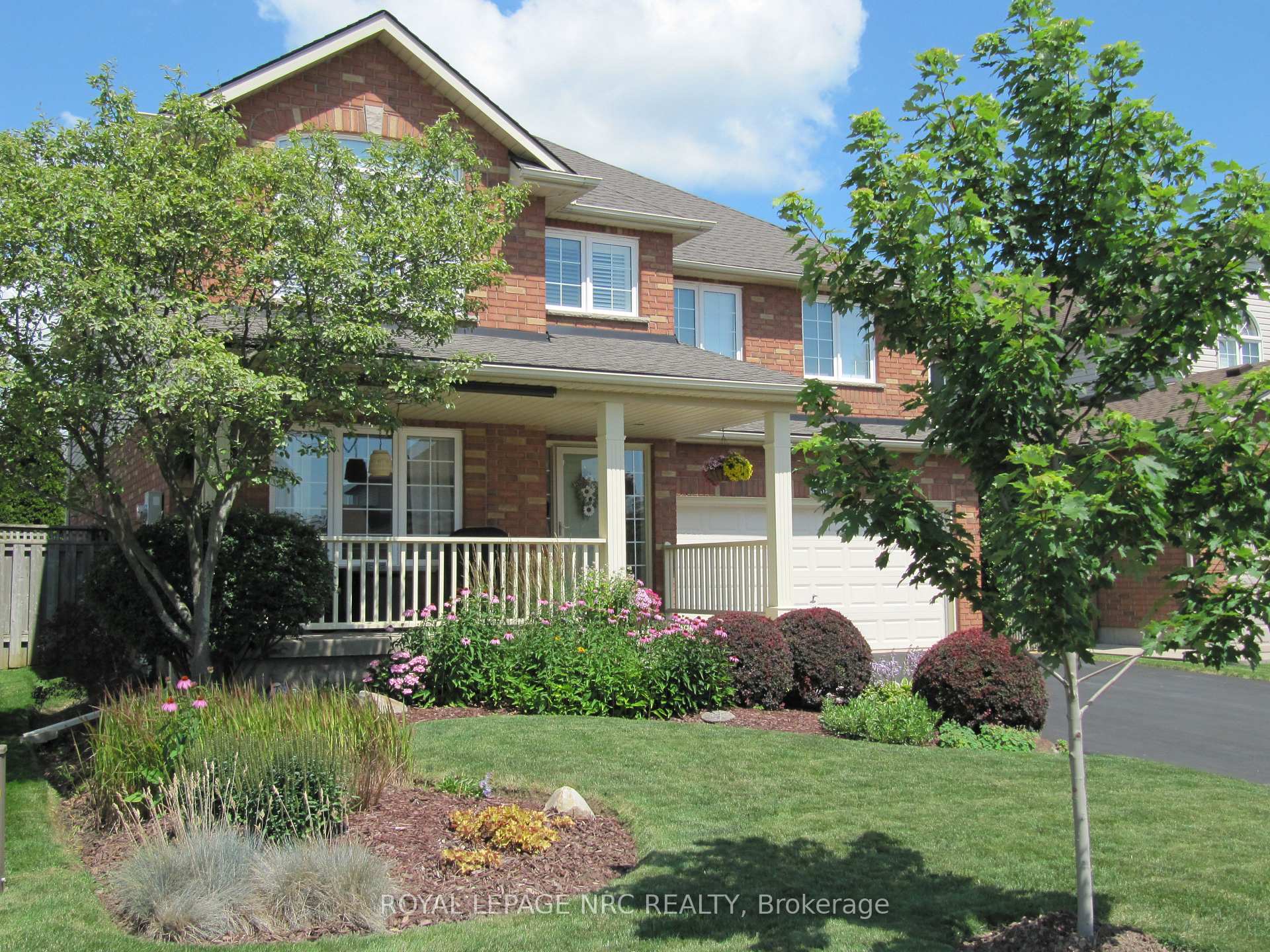 Photo 2 of 36 Honey Locust Circle, Thorold, Confederation Heights — HOMEH
