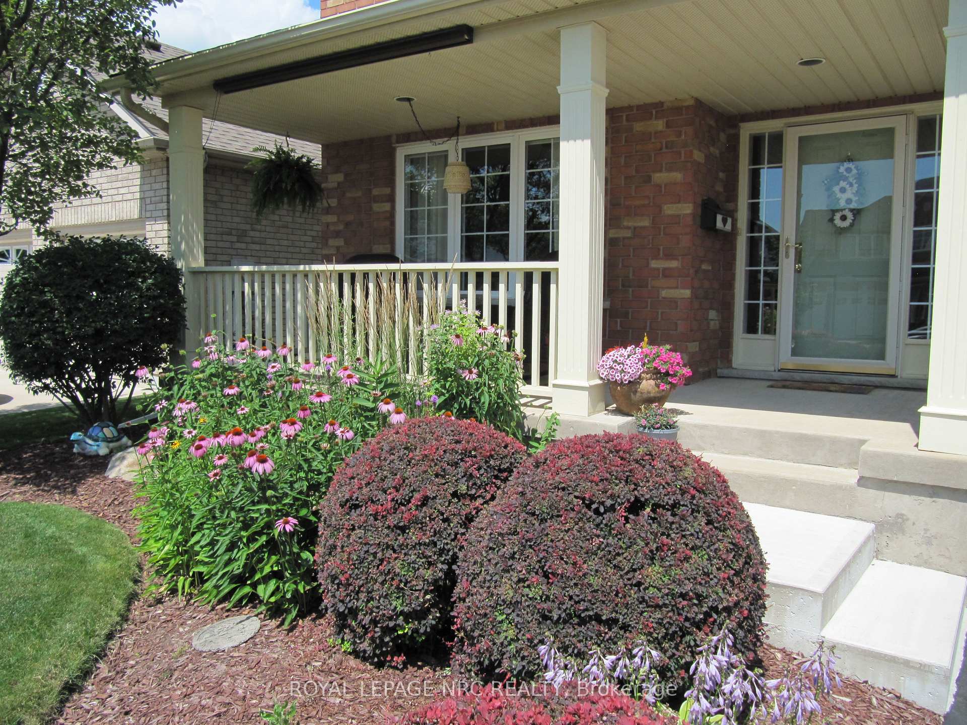 Photo 3 of 36 Honey Locust Circle, Thorold, Confederation Heights — HOMEH