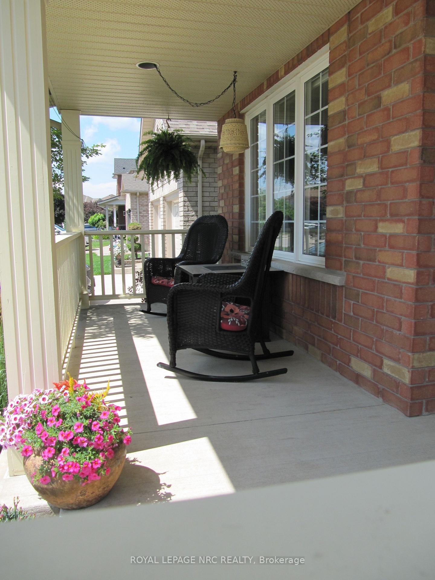 Photo 4 of 36 Honey Locust Circle, Thorold, Confederation Heights — HOMEH