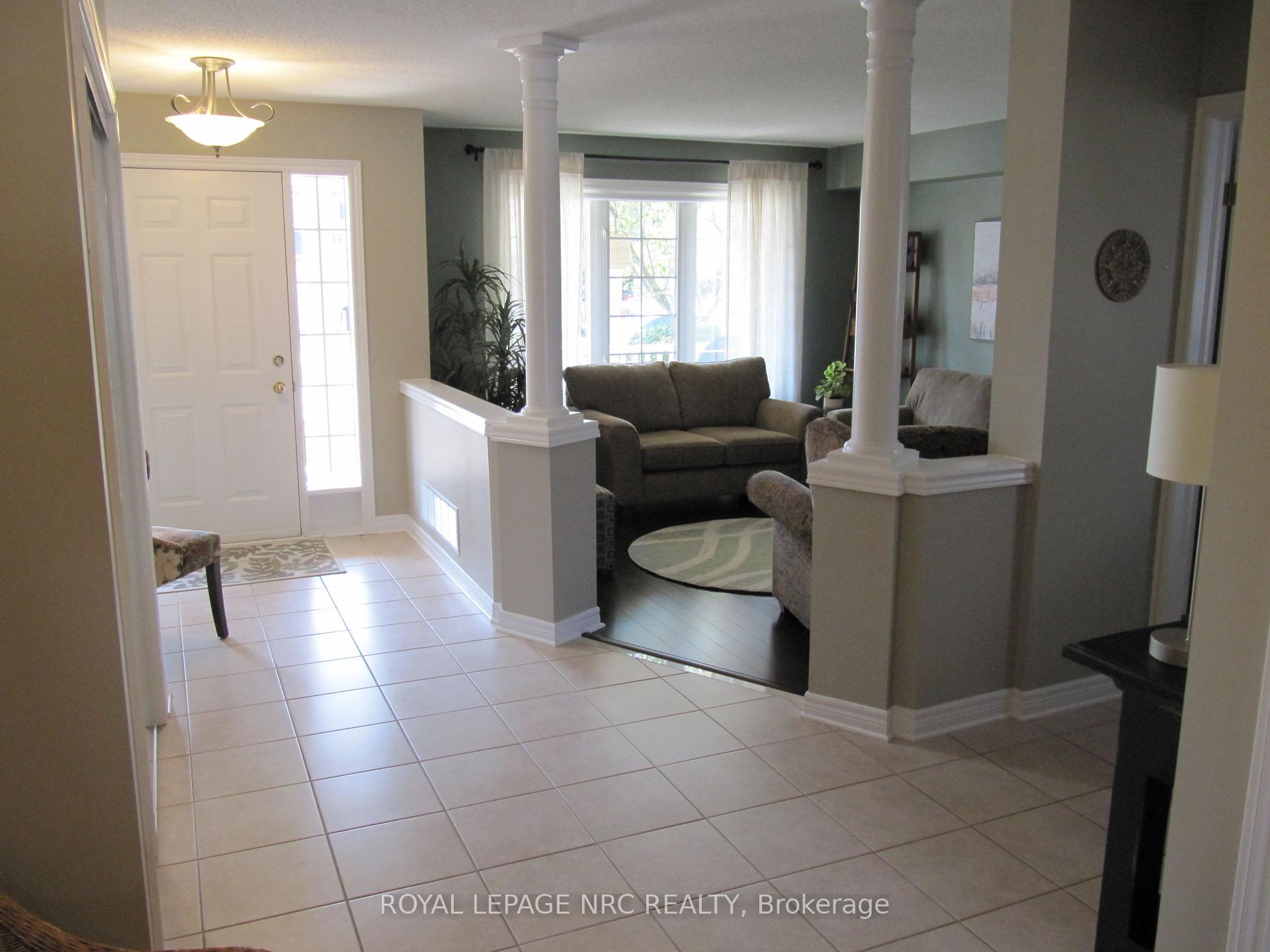 Photo 5 of 36 Honey Locust Circle, Thorold, Confederation Heights — HOMEH