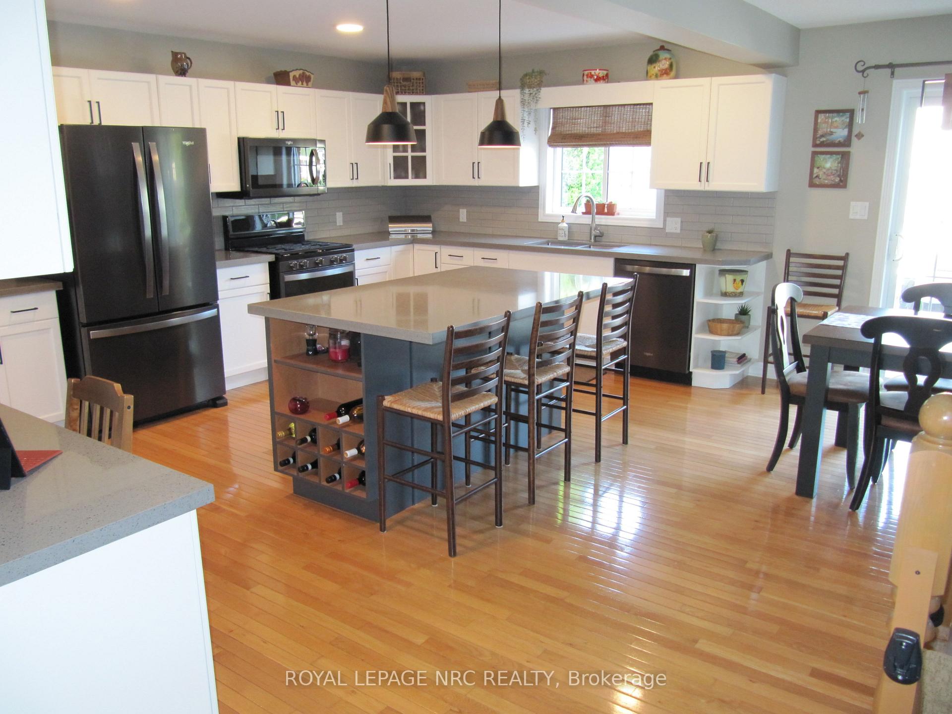 Photo 8 of 36 Honey Locust Circle, Thorold, Confederation Heights — HOMEH