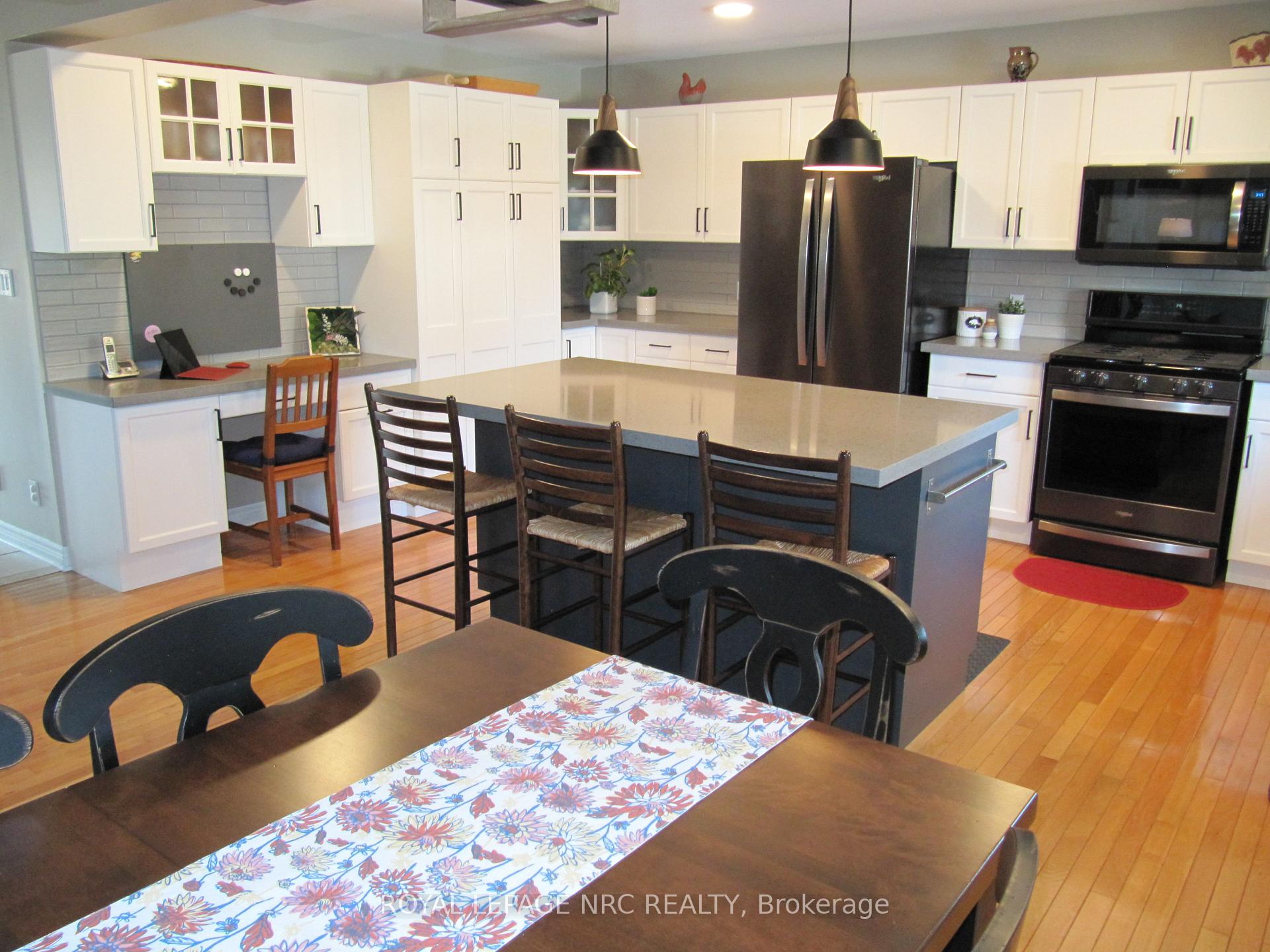 Photo 10 of 36 Honey Locust Circle, Thorold, Confederation Heights — HOMEH