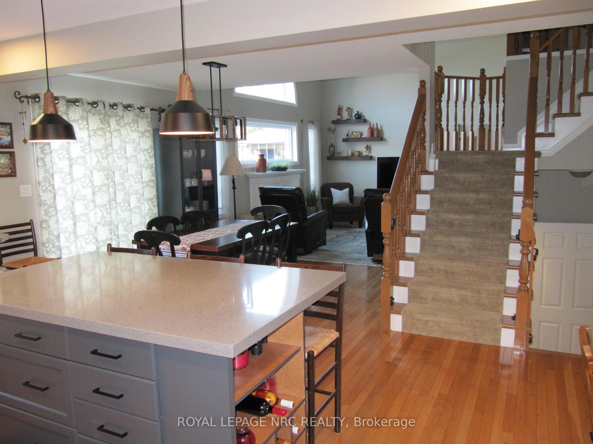 Photo 12 of 36 Honey Locust Circle, Thorold, Confederation Heights — HOMEH