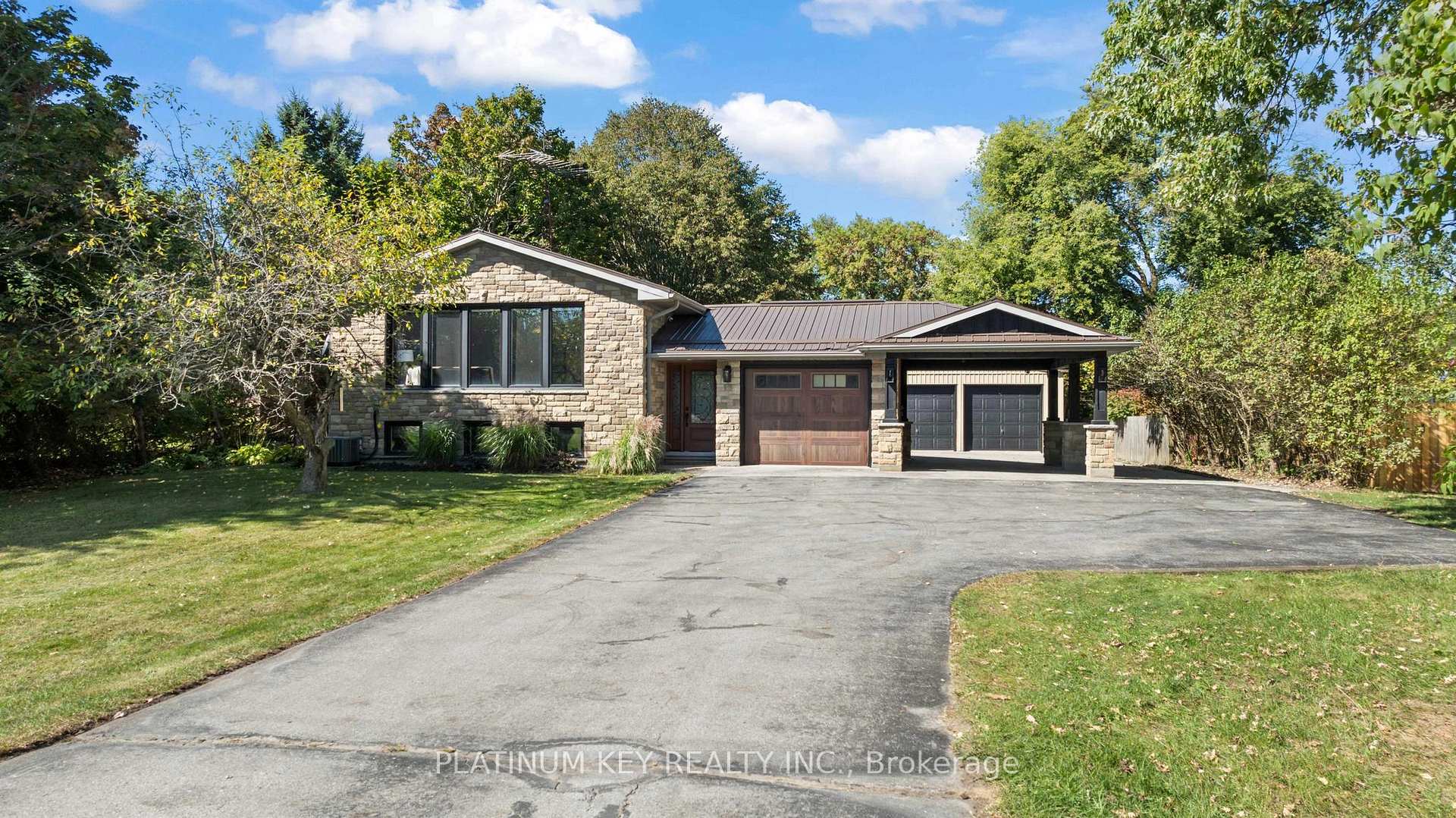 Photo 2 of 8846 Glendon Drive, Strathroy-Caradoc, Mount Brydges — HOMEH